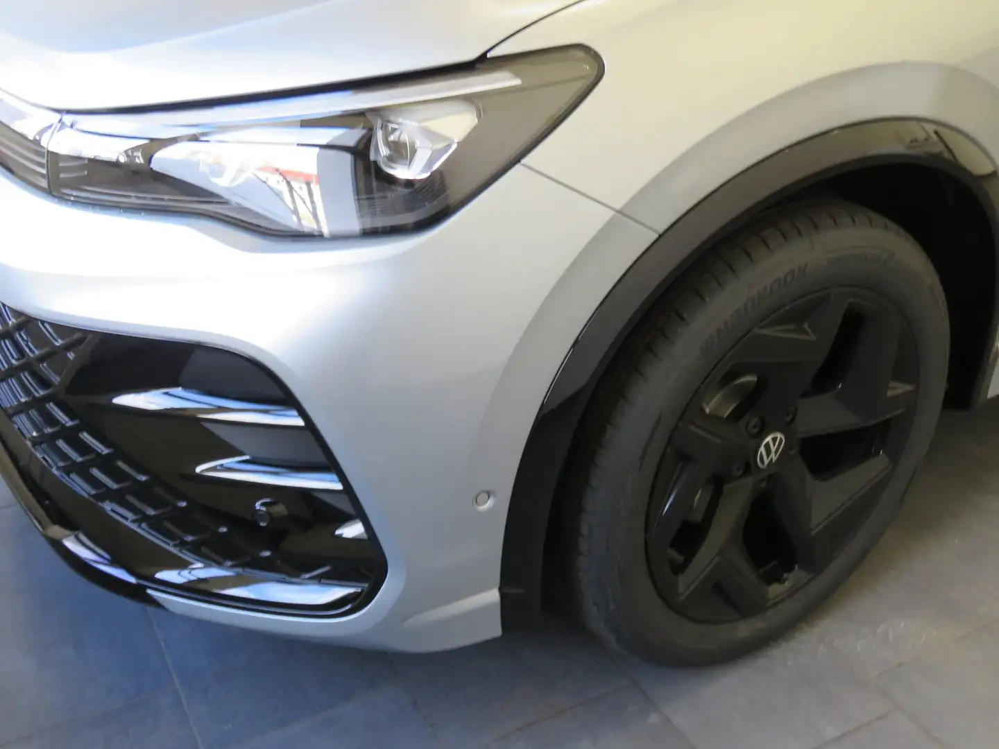 Volkswagen Tiguan R-Line TDI DSG Silber - 2