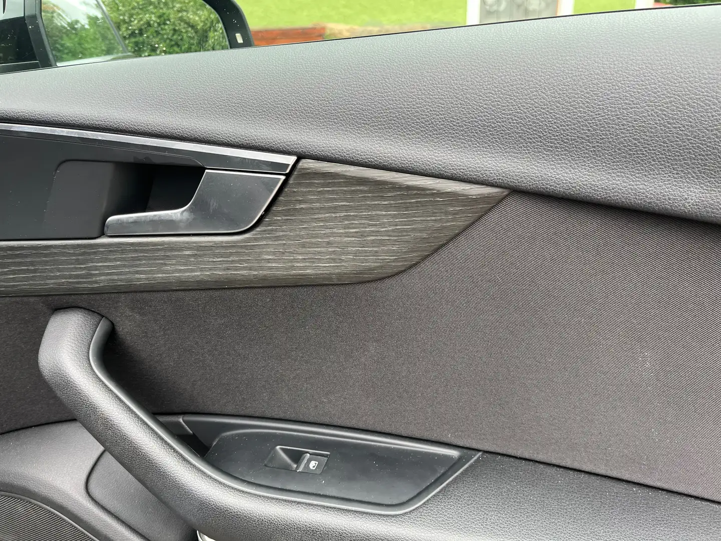 Audi A4 Avant 2,0 TDI quattro Design S-tronic Schwarz - 2