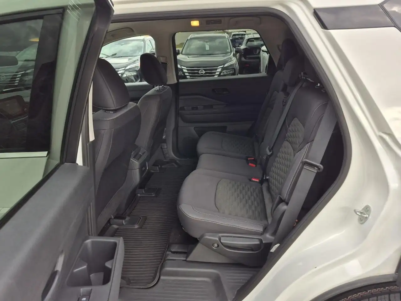 Nissan Pathfinder снимка Nissan Pathfinder