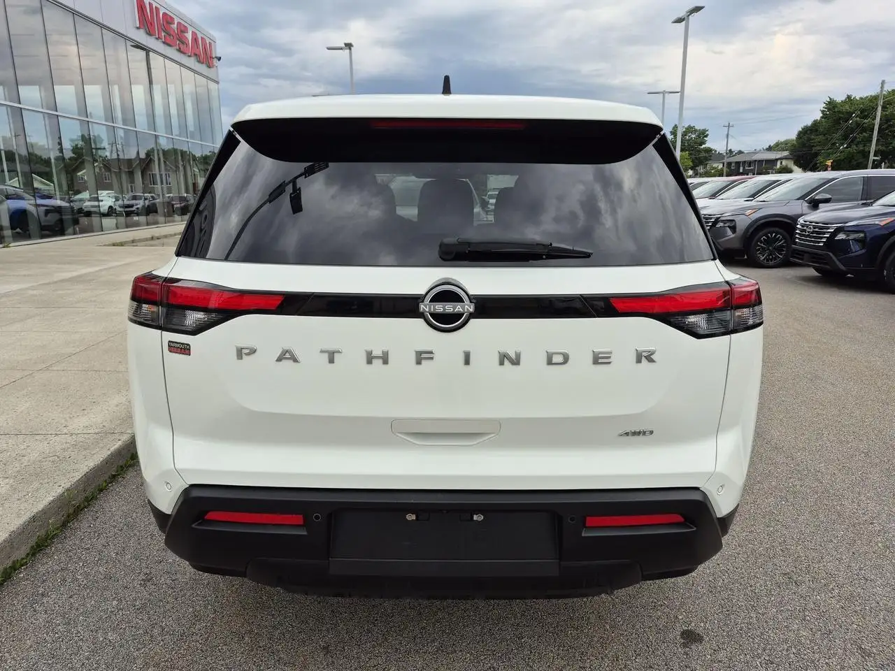 Nissan Pathfinder снимка Nissan Pathfinder