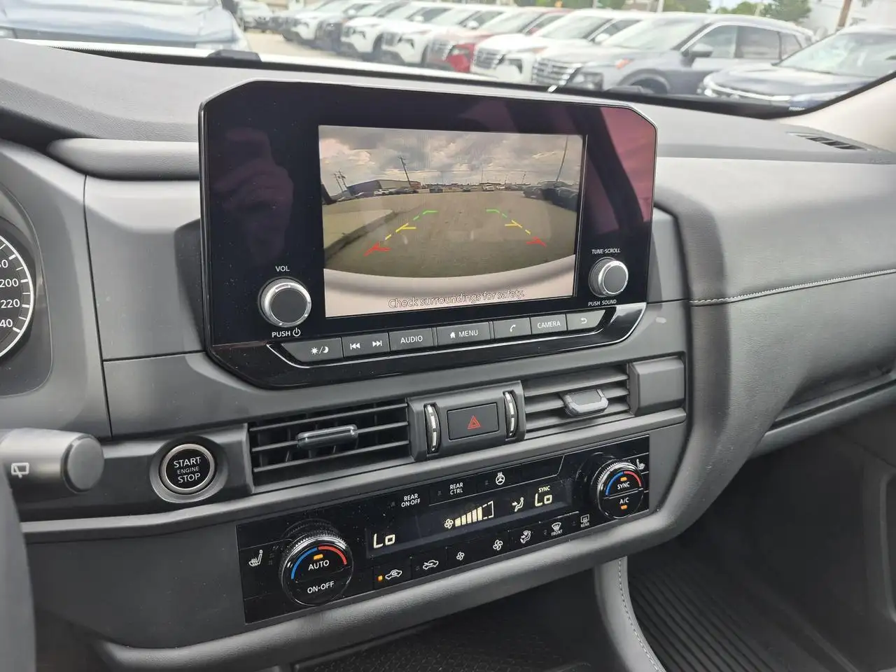 Nissan Pathfinder снимка Nissan Pathfinder