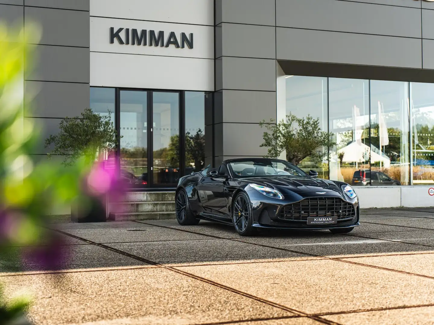 Aston Martin DB12 Volante 4.0 V8 Incl BPM / BTW auto / Fabrieksgaran Blau - 2