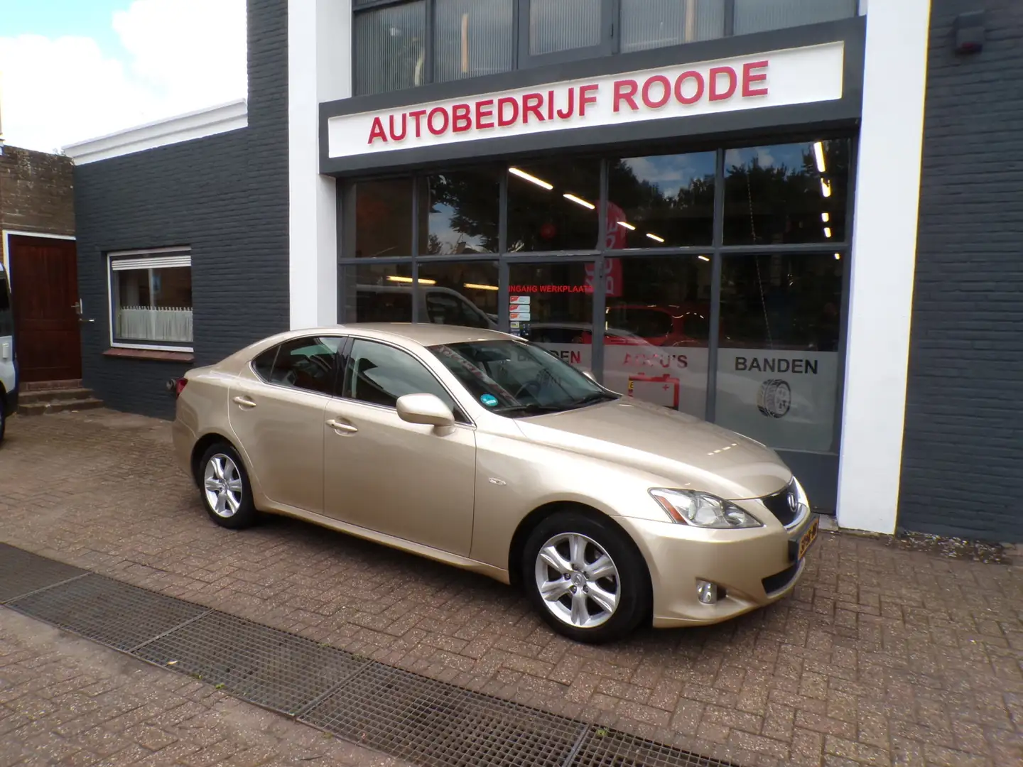 Lexus IS 250 Business AUTOMAAT,6 CILINDER, BIJTELINGSVRIENDELIJ Beige - 2