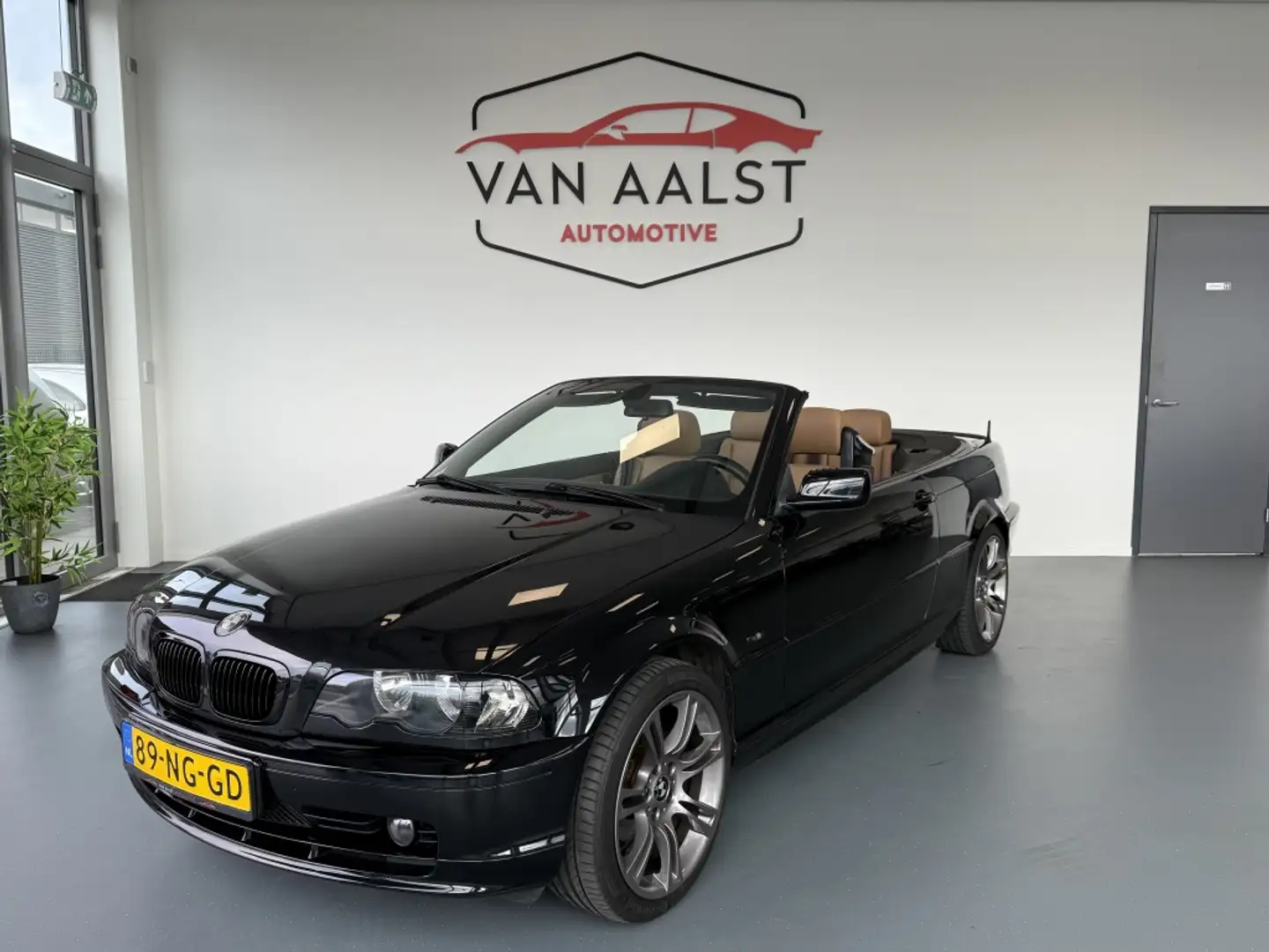 BMW 318 3-serie Cabrio 318Ci Executive//Navi//Cruise//Clim Zwart - 1