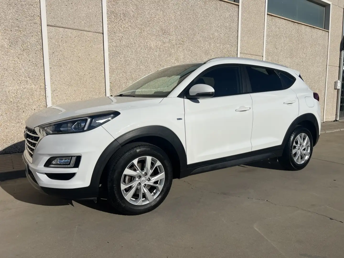 Hyundai TUCSON 1.6CRDI 48V SLE 4x2 Blanco - 2