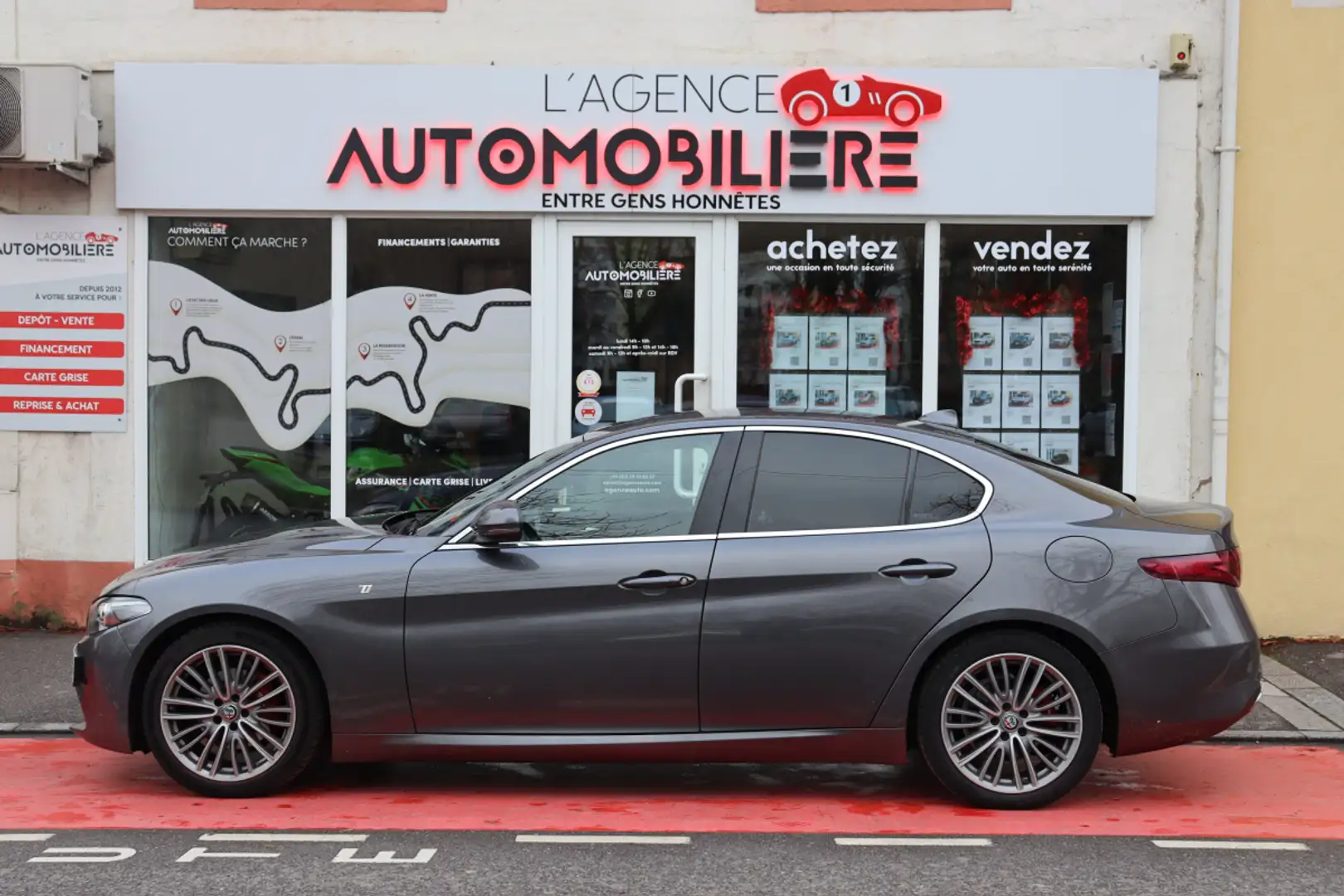 Alfa Romeo Giulia 2.2 JTD 160 Super AT8 (ACC, Sièges chauff / élec Gris - 2