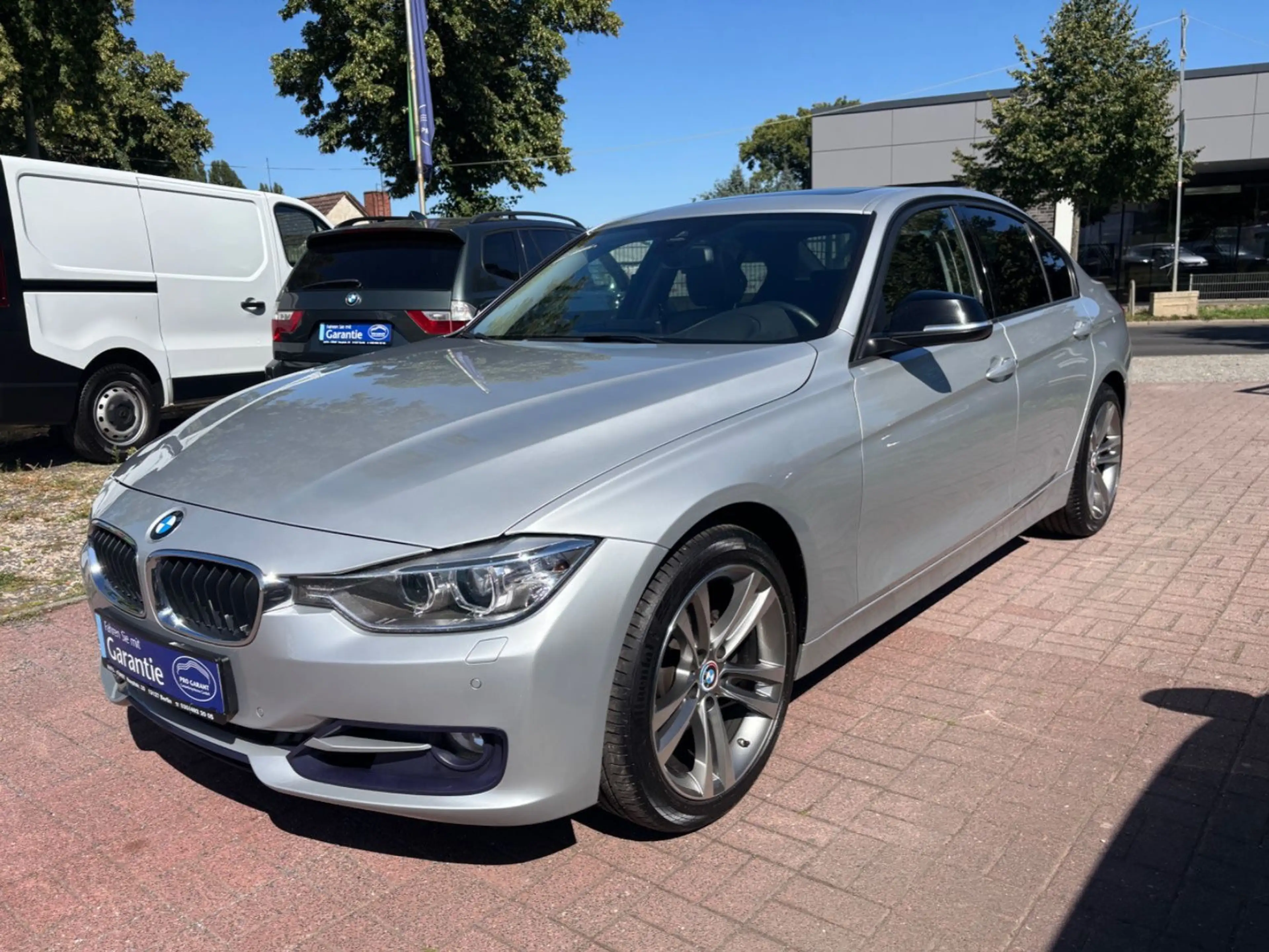 BMW 325 Lim.AUTOM+NAVI+HEAD-UP+XENON+LEDER+KAMERA
