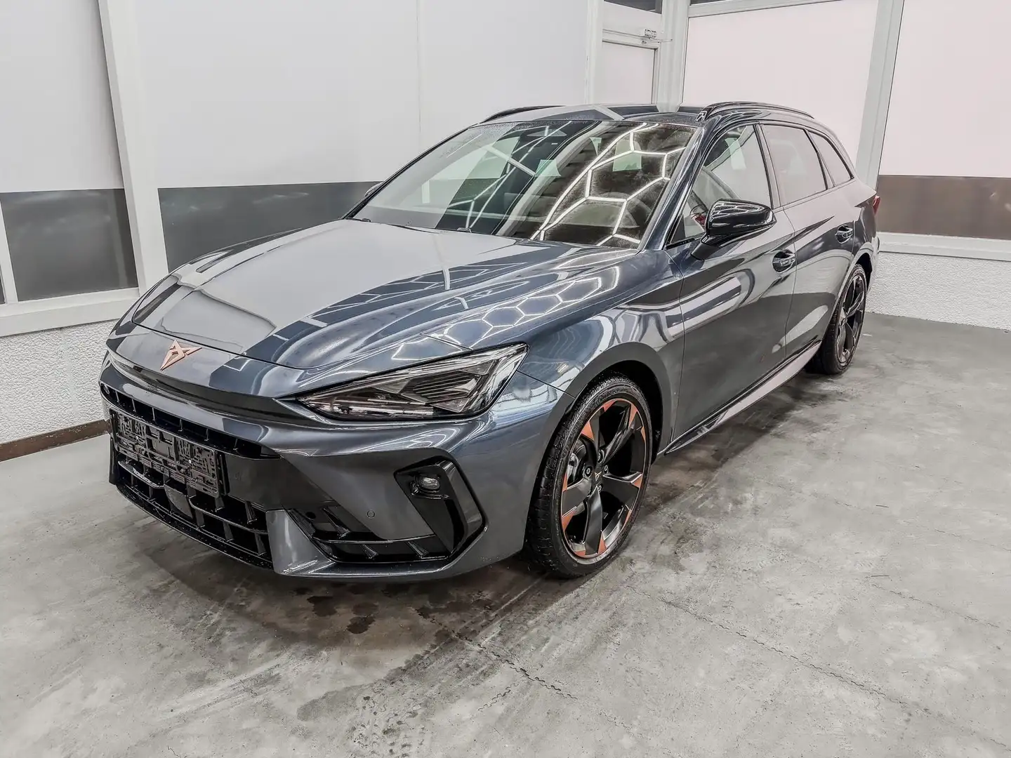 CUPRA Leon Sportstourer 1.5 eTSI DSG AHK ACC RFK KYLESS El... Grau - 1