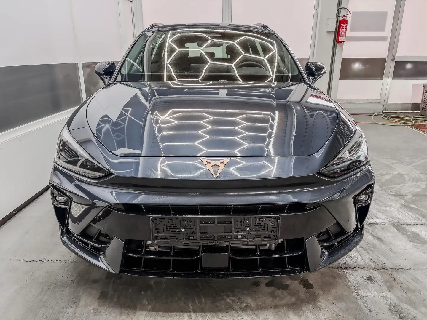 CUPRA Leon Sportstourer 1.5 eTSI DSG AHK ACC RFK KYLESS El... Grau - 2