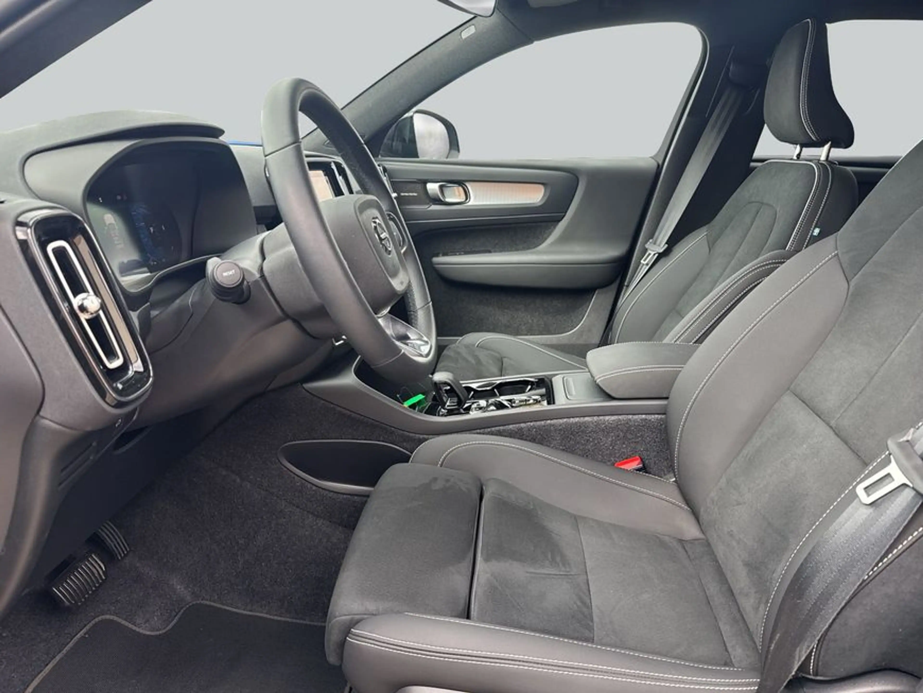 Volvo XC40 XC40 B3 B DKG Plus Black Edition — photo 9