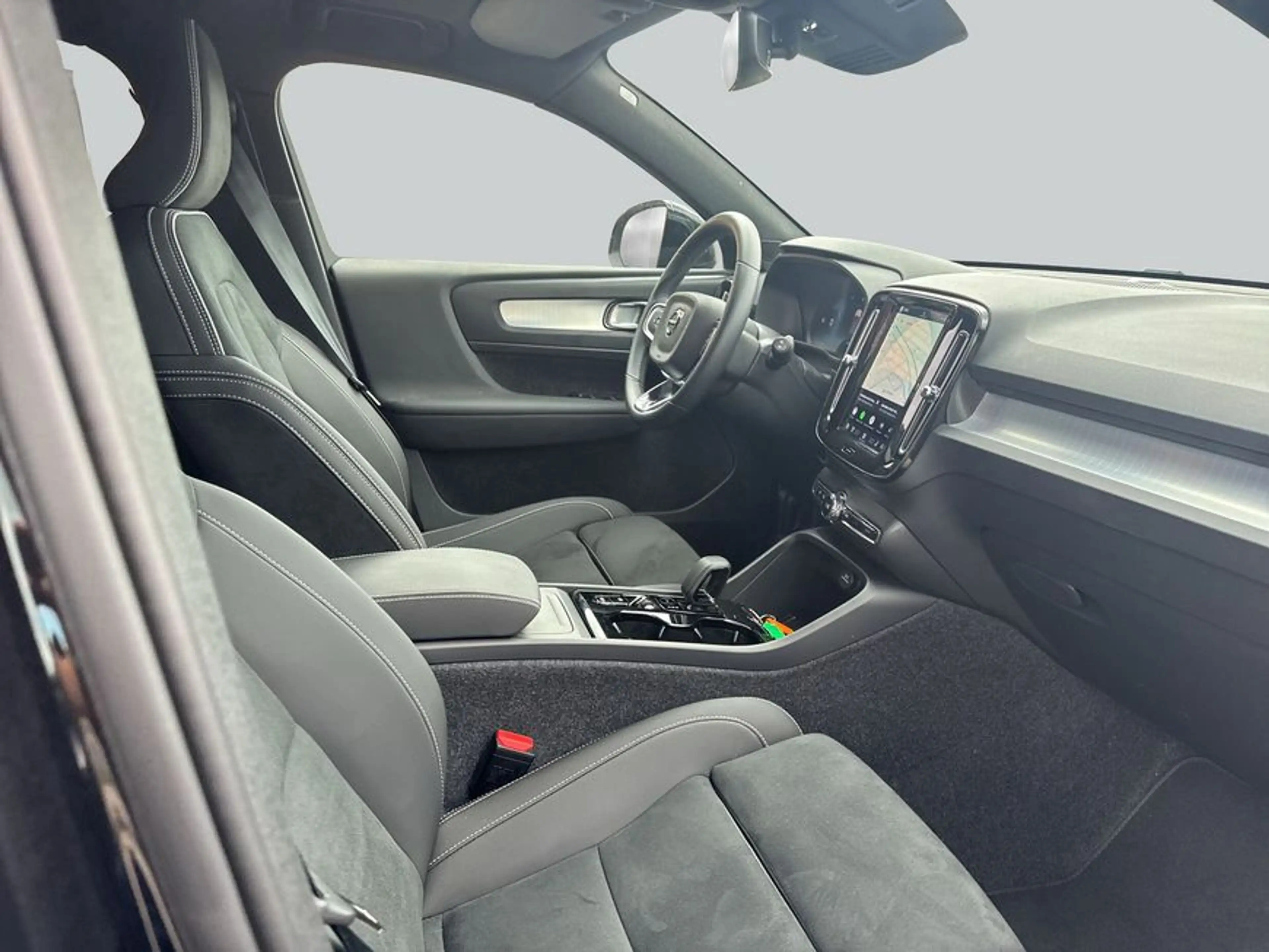Volvo XC40 XC40 B3 B DKG Plus Black Edition — photo 12