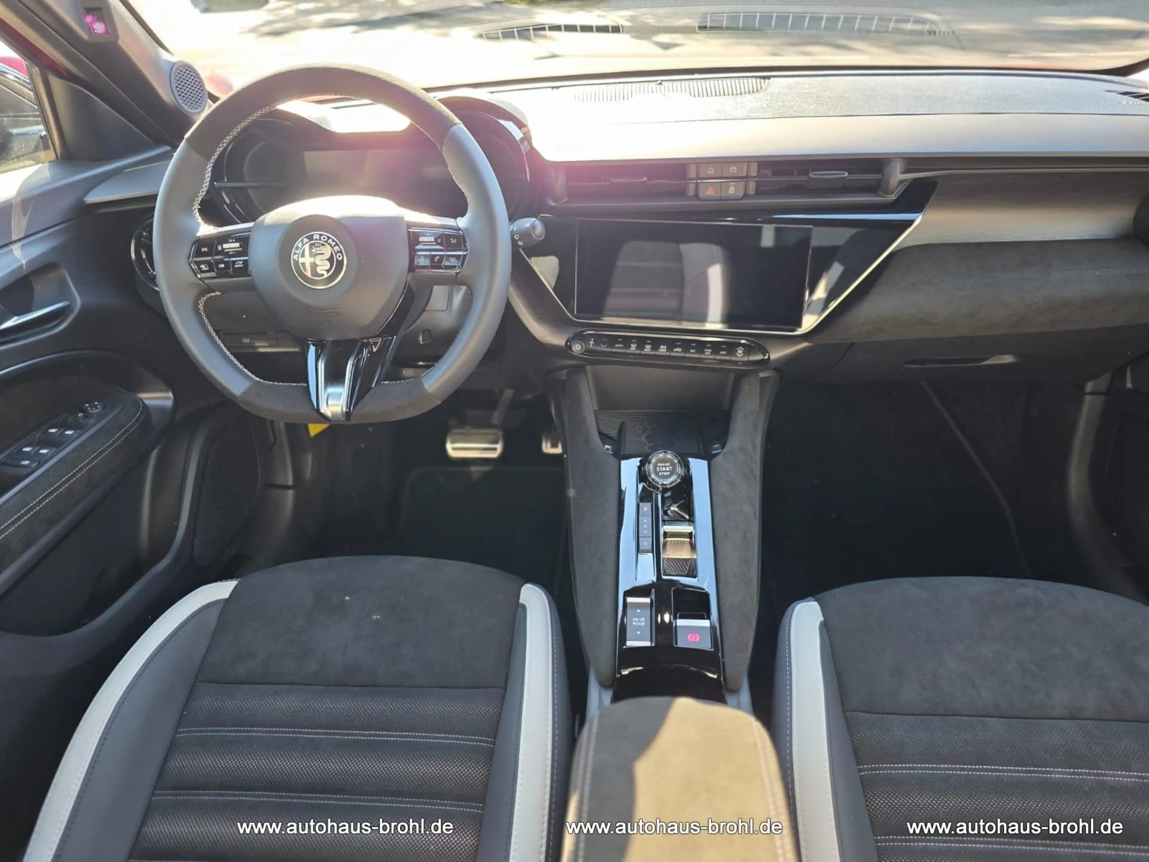 Alfa Romeo Junior Elettrica 115 kW Sport Speciale — photo 8
