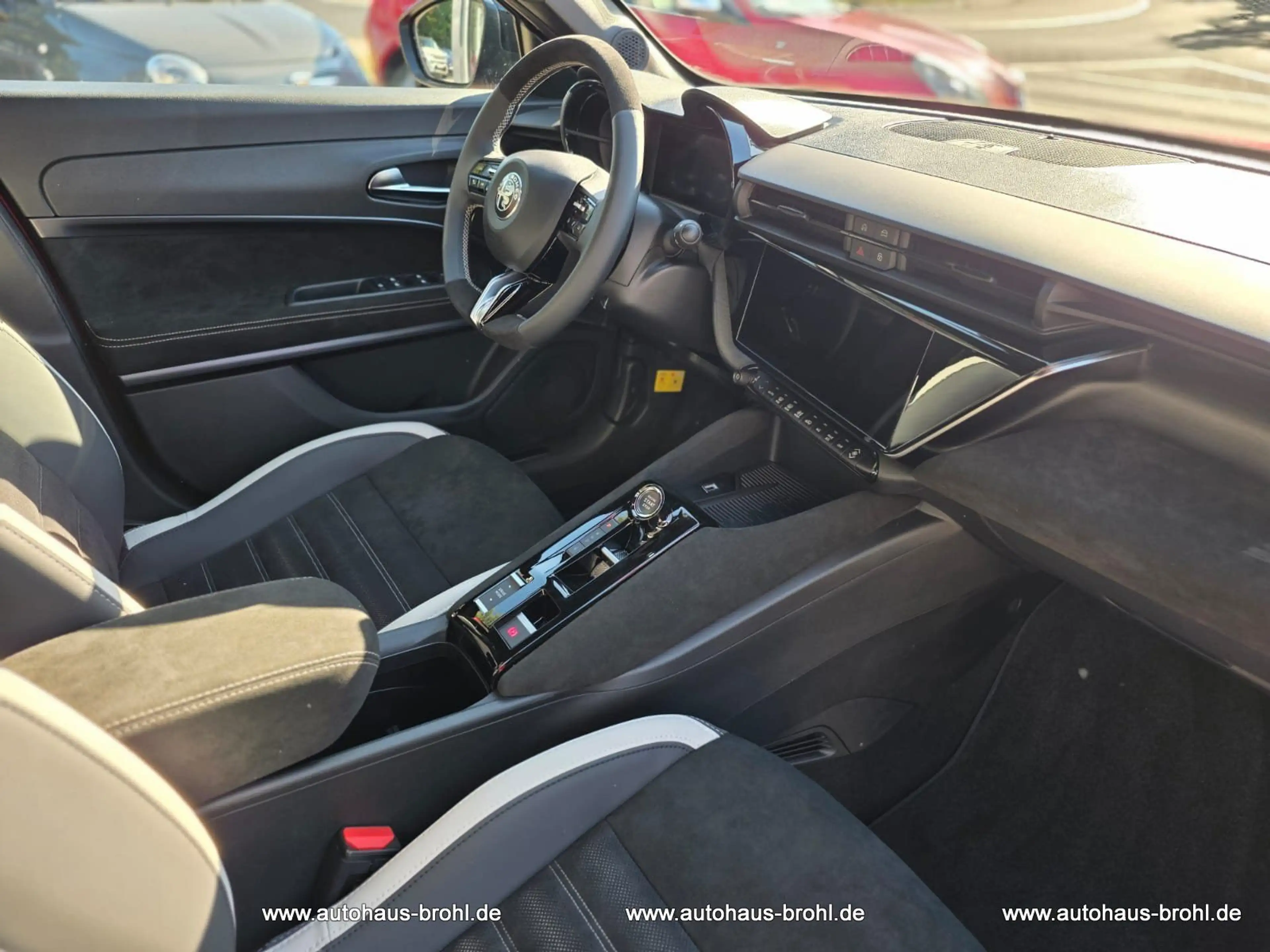 Alfa Romeo Junior Elettrica 115 kW Sport Speciale — photo 10