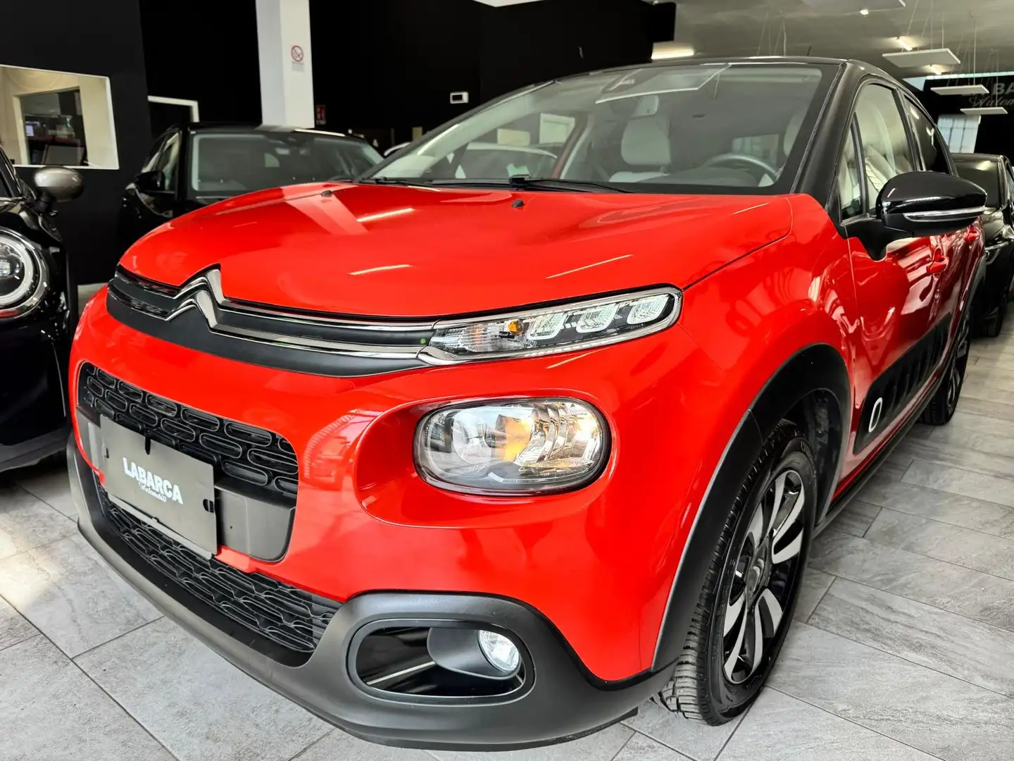 Citroen C3 1.2 puretech Shine Pack Feel Oranje - 2
