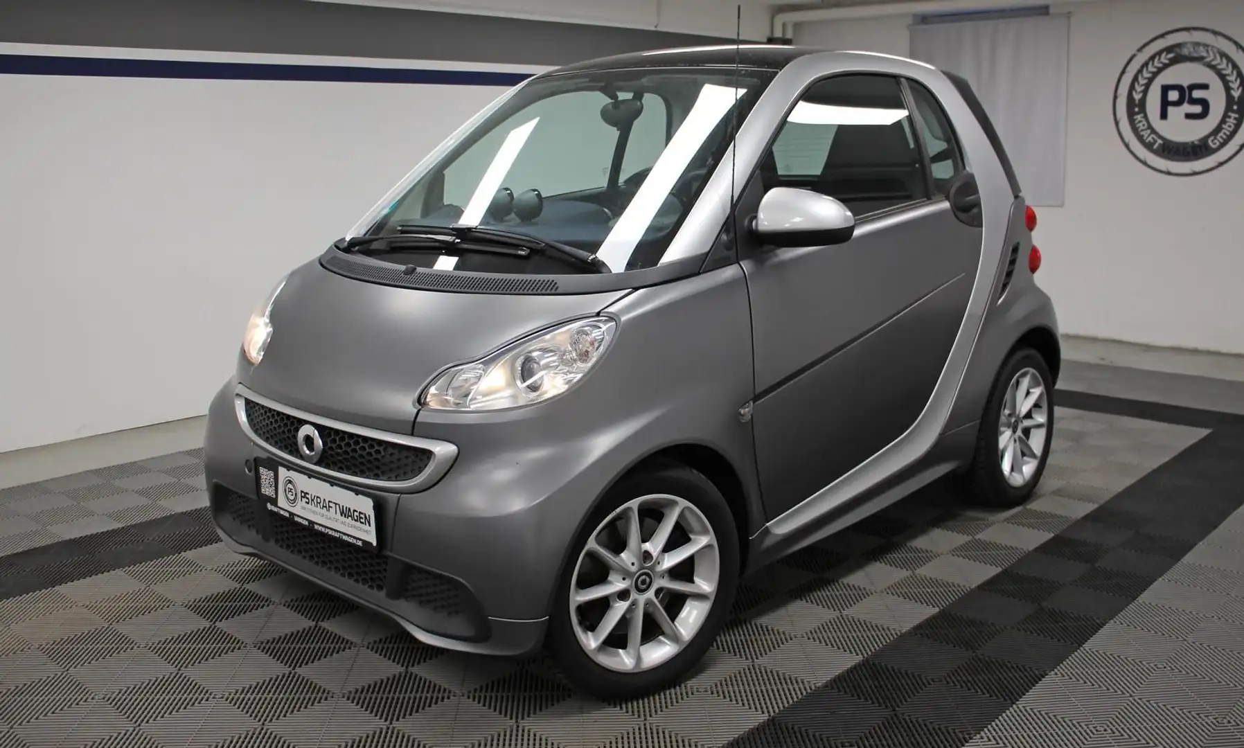 smart forTwo Fortwo Coupe 1.0 Aut. PANO KLIMA SERVO MATT LACK Grijs - 1
