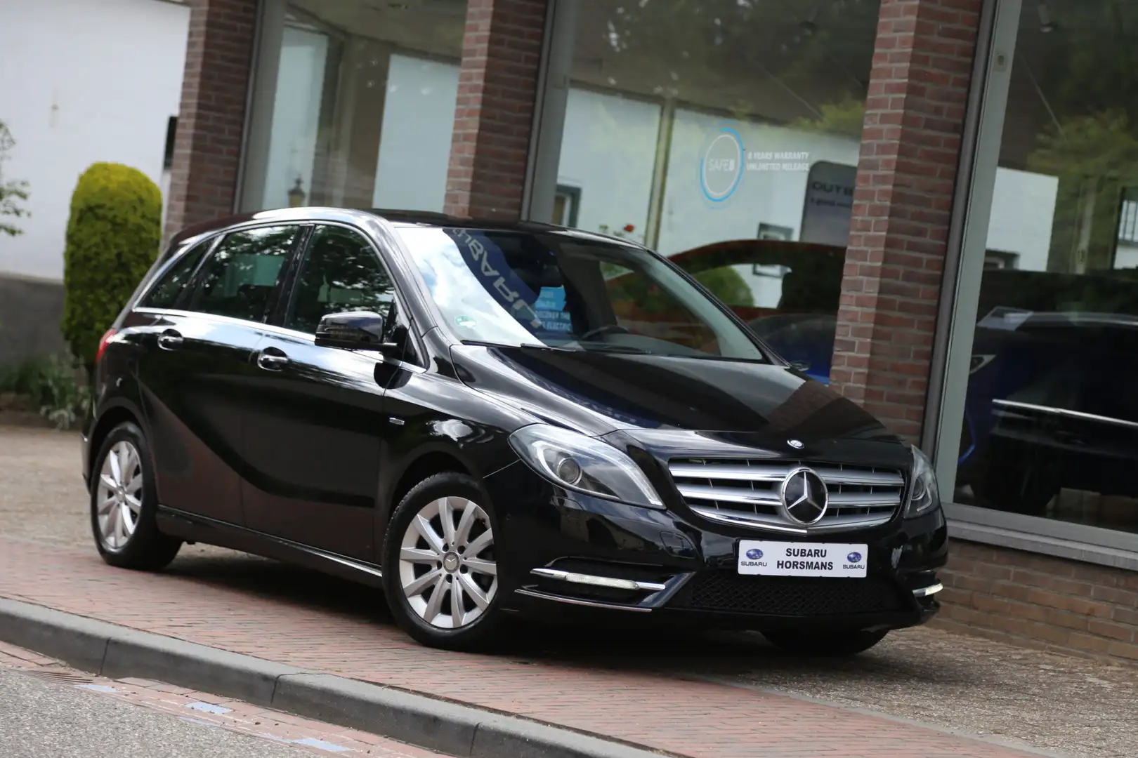 Mercedes-Benz B 180 Ambition Automaat Navi Xenon Leer Nero - 1