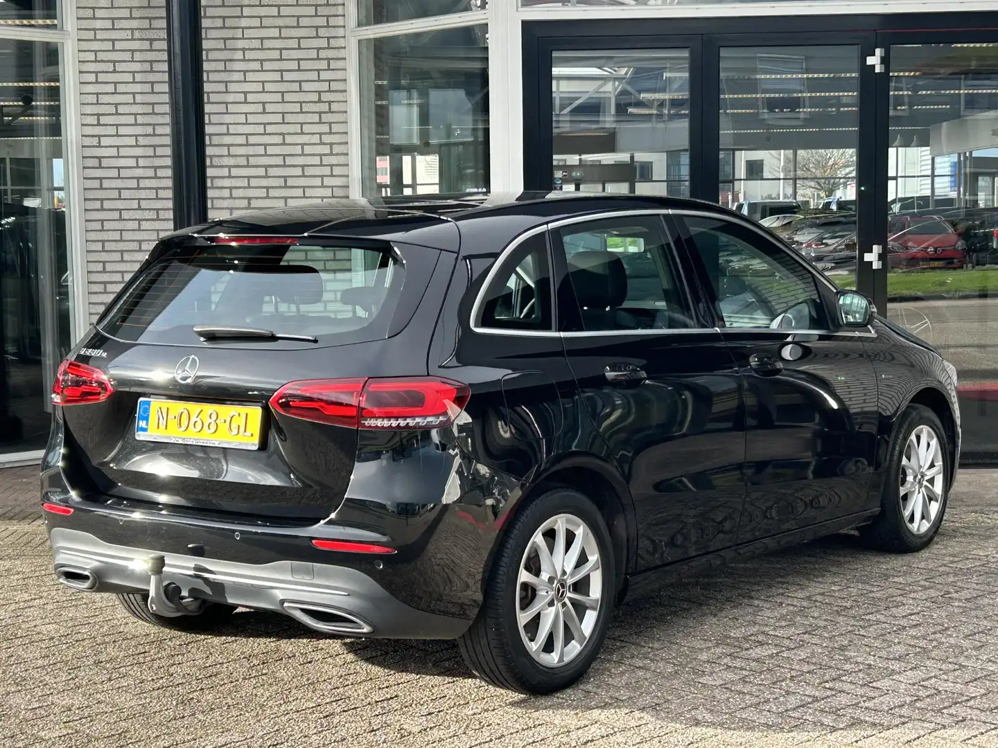 Mercedes-Benz B 250 e Panoramadak | Trekhaak | Memory Stoel Schwarz - 2