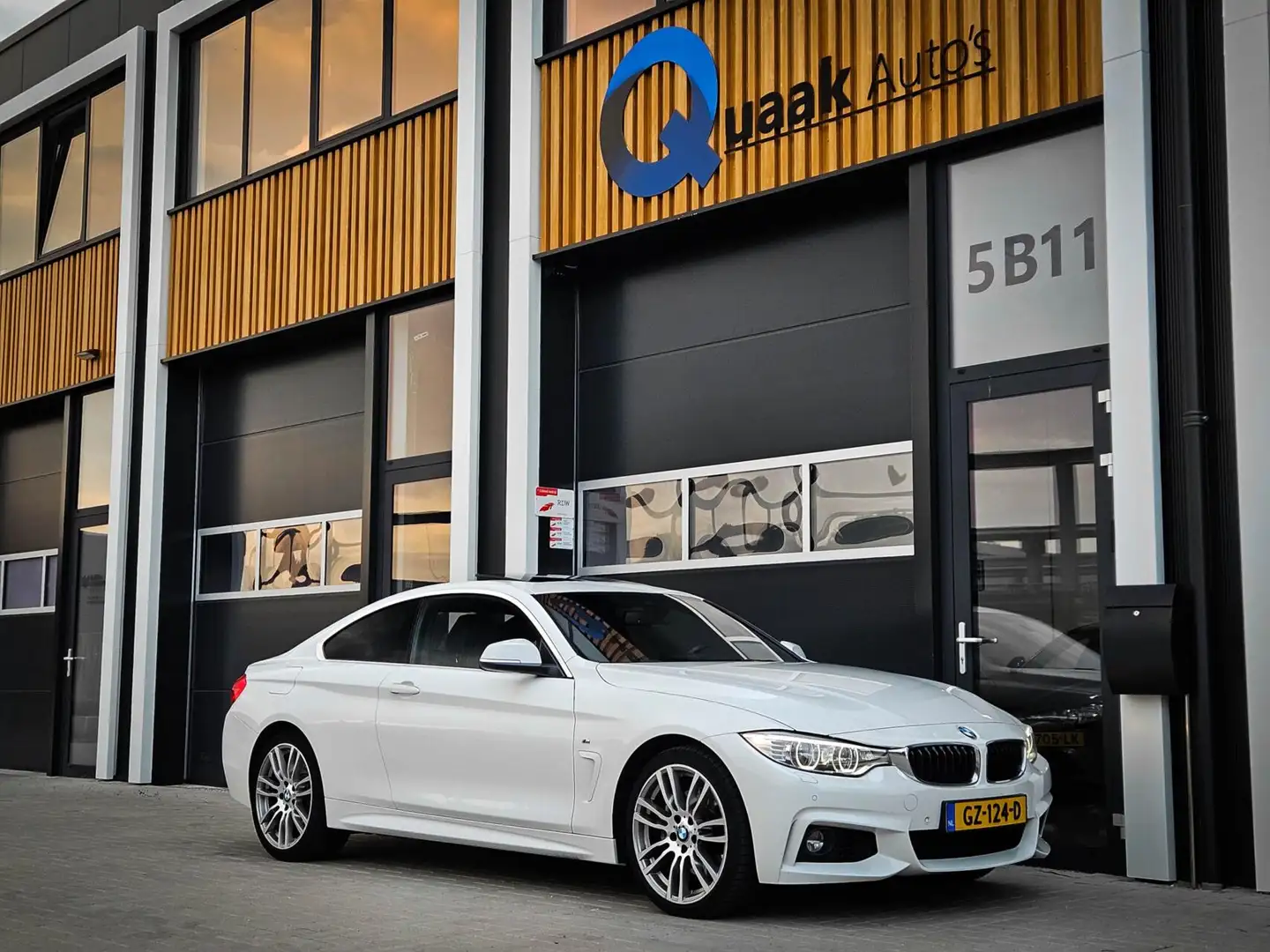 BMW 435 4-serie Coupé 435i xDrive M-Sport | PANO | MEMORY Weiß - 2