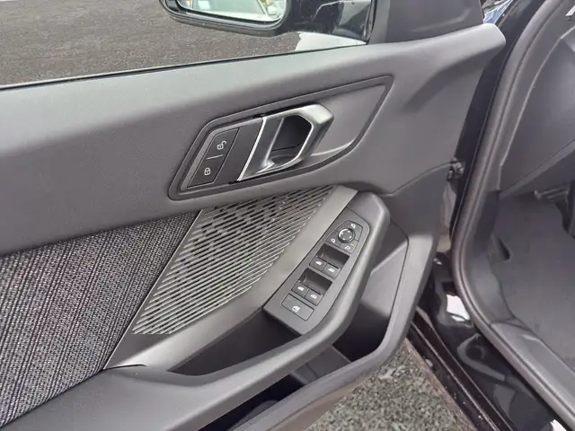 BMW 1 Series view 9