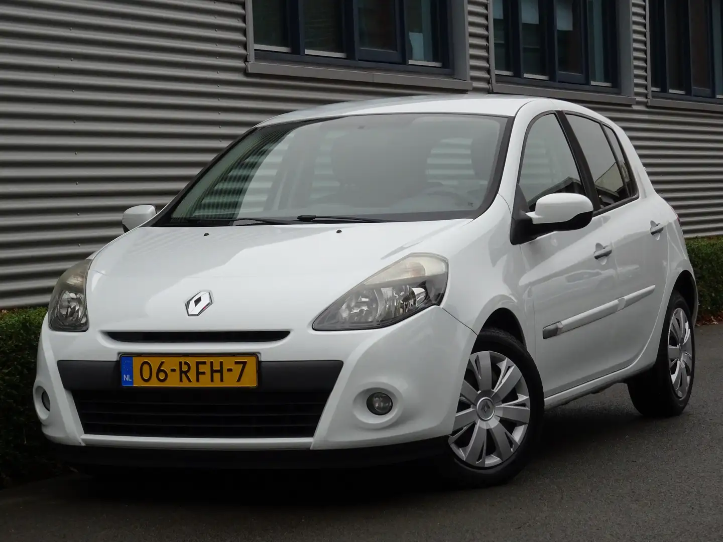 Renault Clio 1.5 dCi Authentique Tweede Eigenaar NAP Apk 2026 Wit - 1