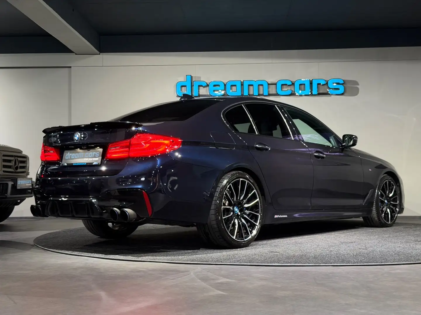 BMW 530 d xDrive M Sport / Schiebedach / 20“ / GARANTIE 3 Schwarz - 2