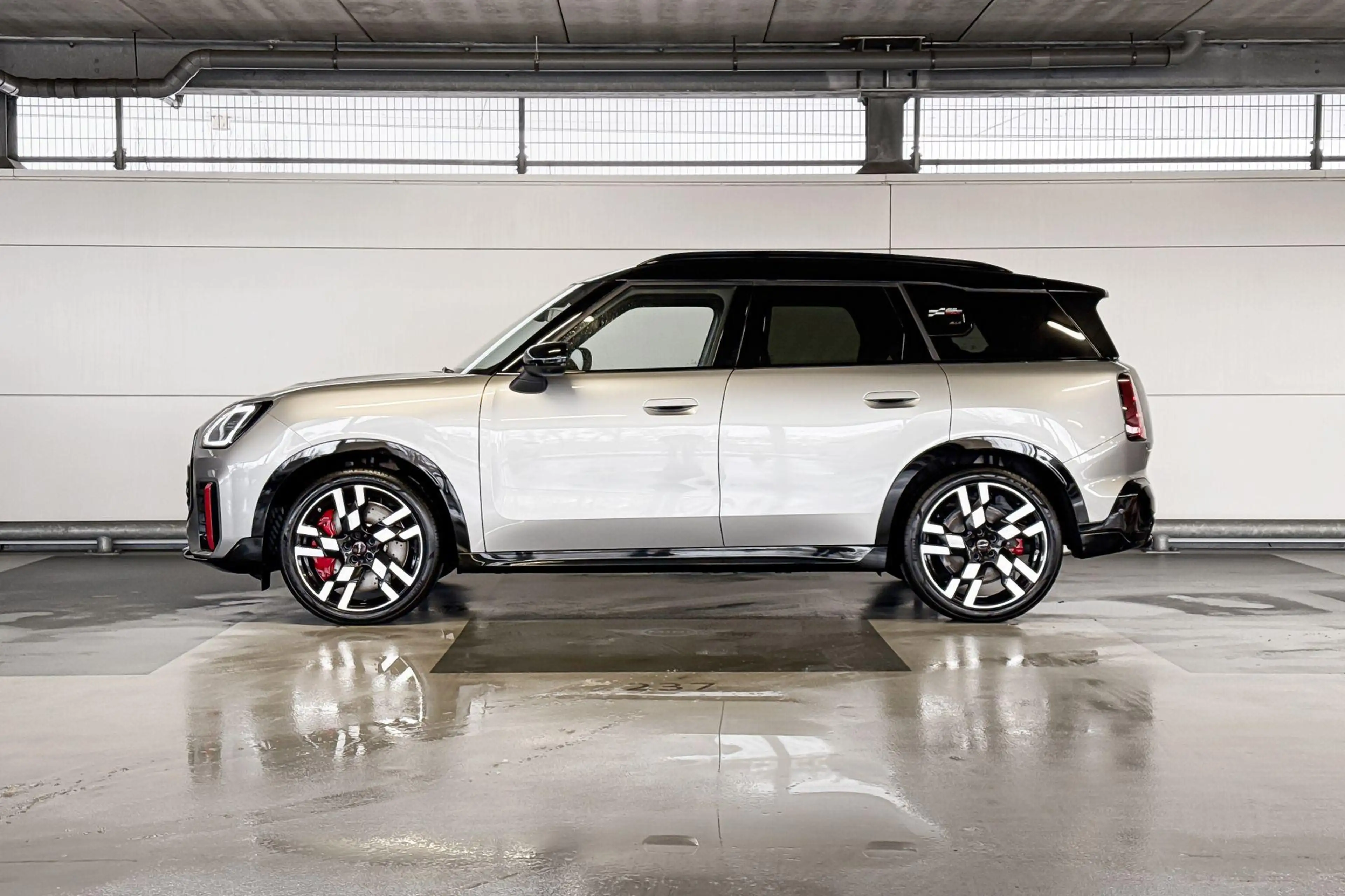 MINI John Cooper Works Countryman 2.0 JCW ALL4 XL — photo 2