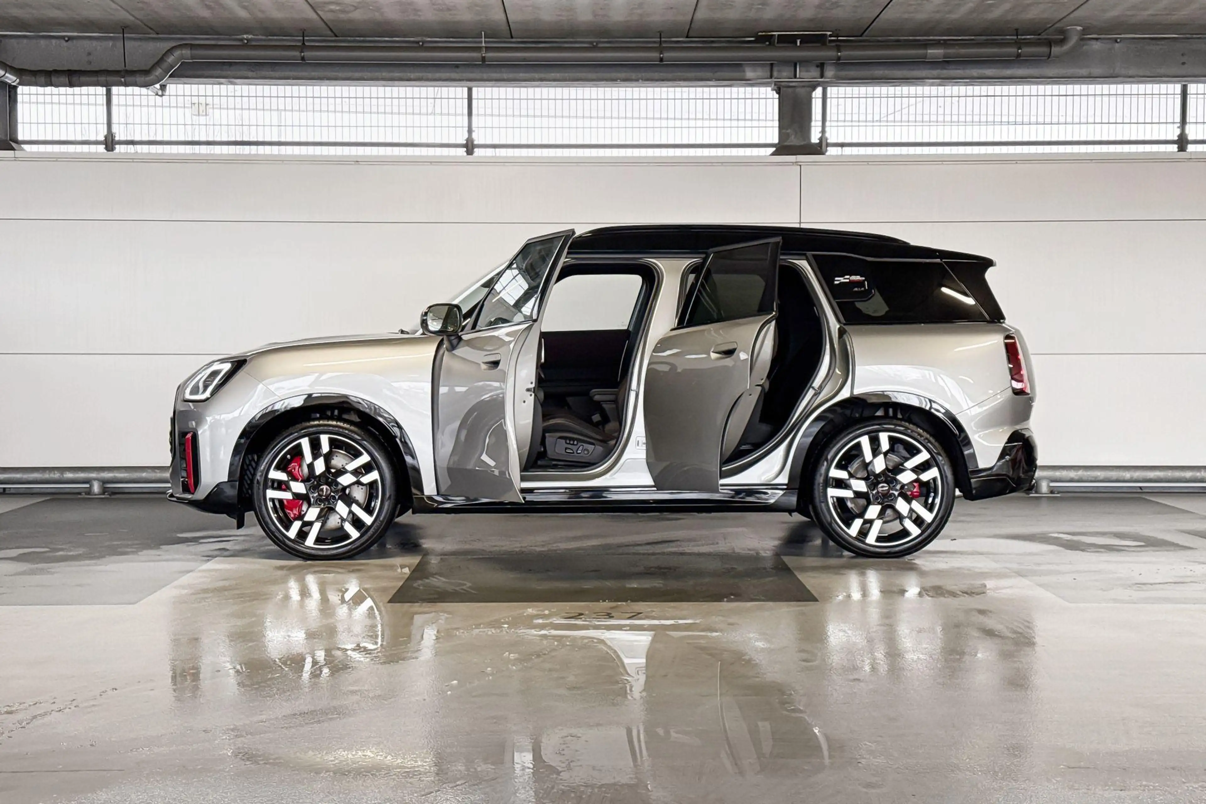 MINI John Cooper Works Countryman 2.0 JCW ALL4 XL — photo 3