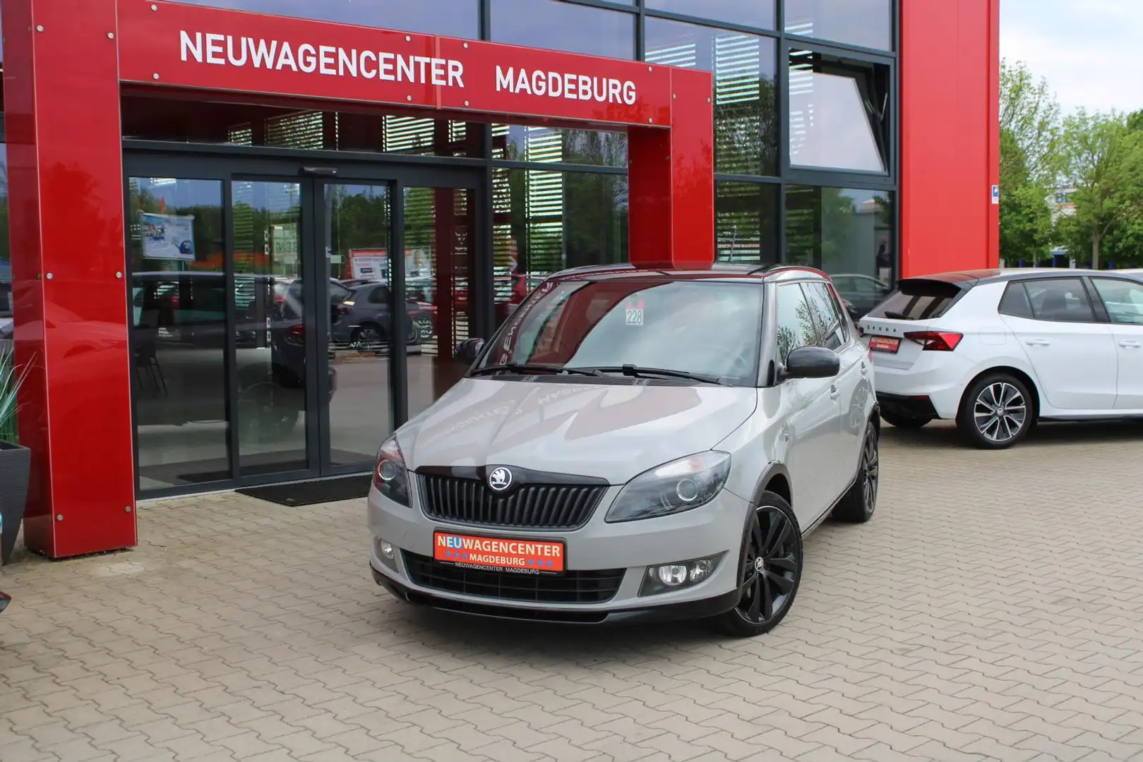 Skoda Fabia 1.2 TSI Monte Carlo*PDC*SHZ*TEMPOMAT*LM*RADIO-CD* Gris - 2