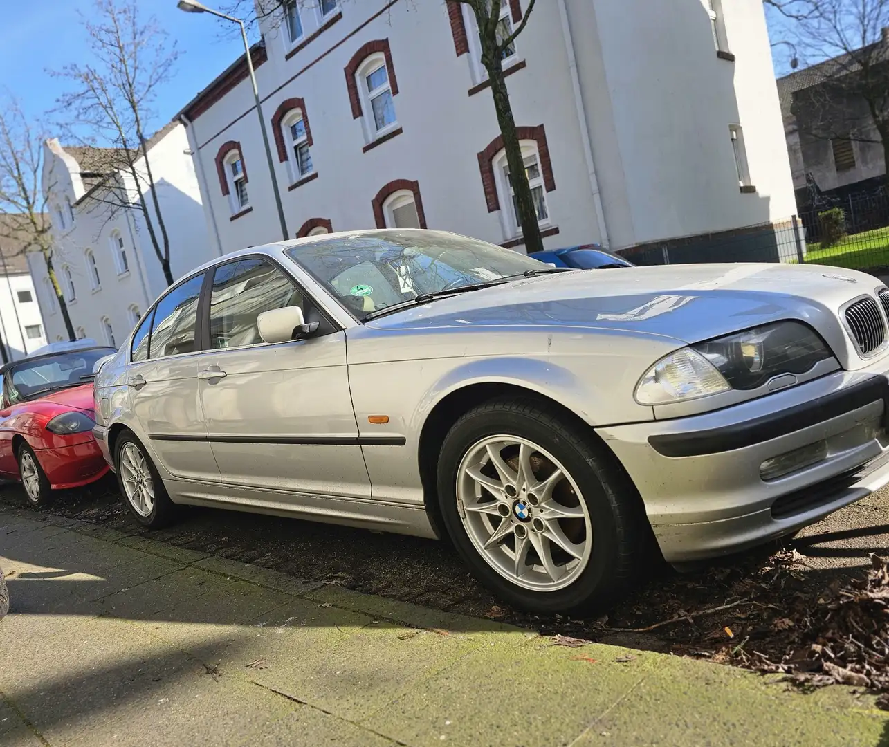 BMW 323 323i - 1