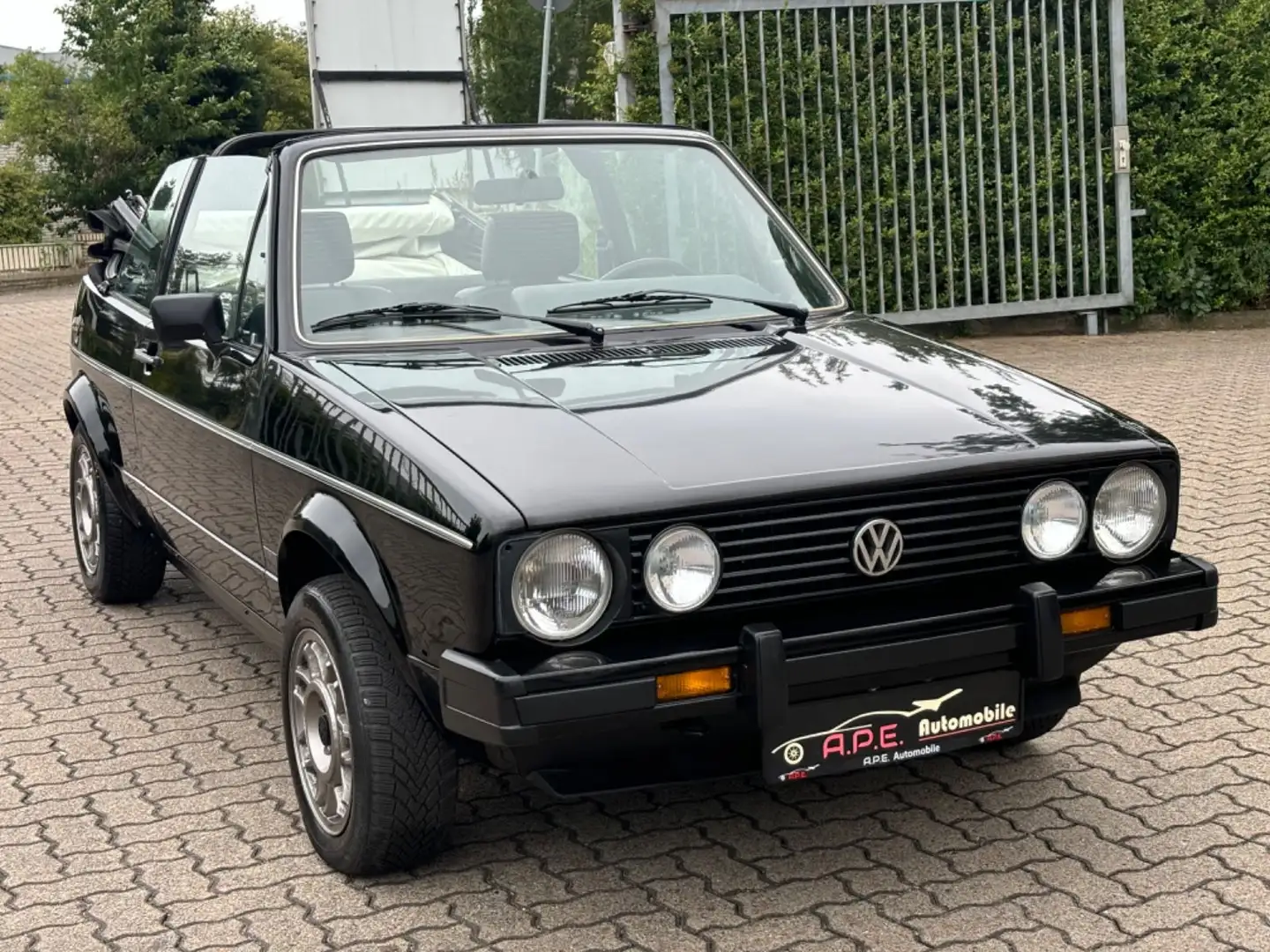 Volkswagen Golf 1 KARMANN 1.8 Leder Klima H ZUL. ROSTFREI Noir - 1