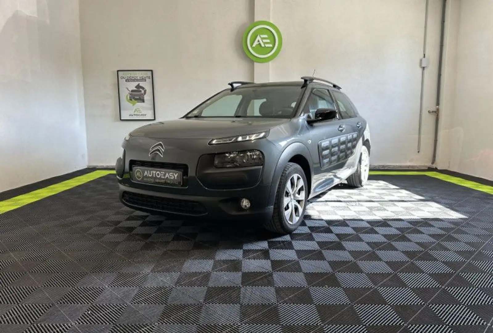 Citroen C4 Cactus 1.2 PureTech 82 Feel + GPS / KIT DISTRIBUTION OK Gris - 1
