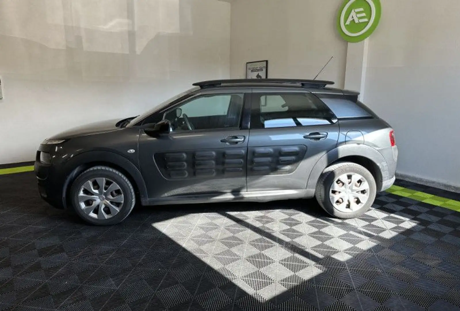Citroen C4 Cactus 1.2 PureTech 82 Feel + GPS / KIT DISTRIBUTION OK Gris - 2