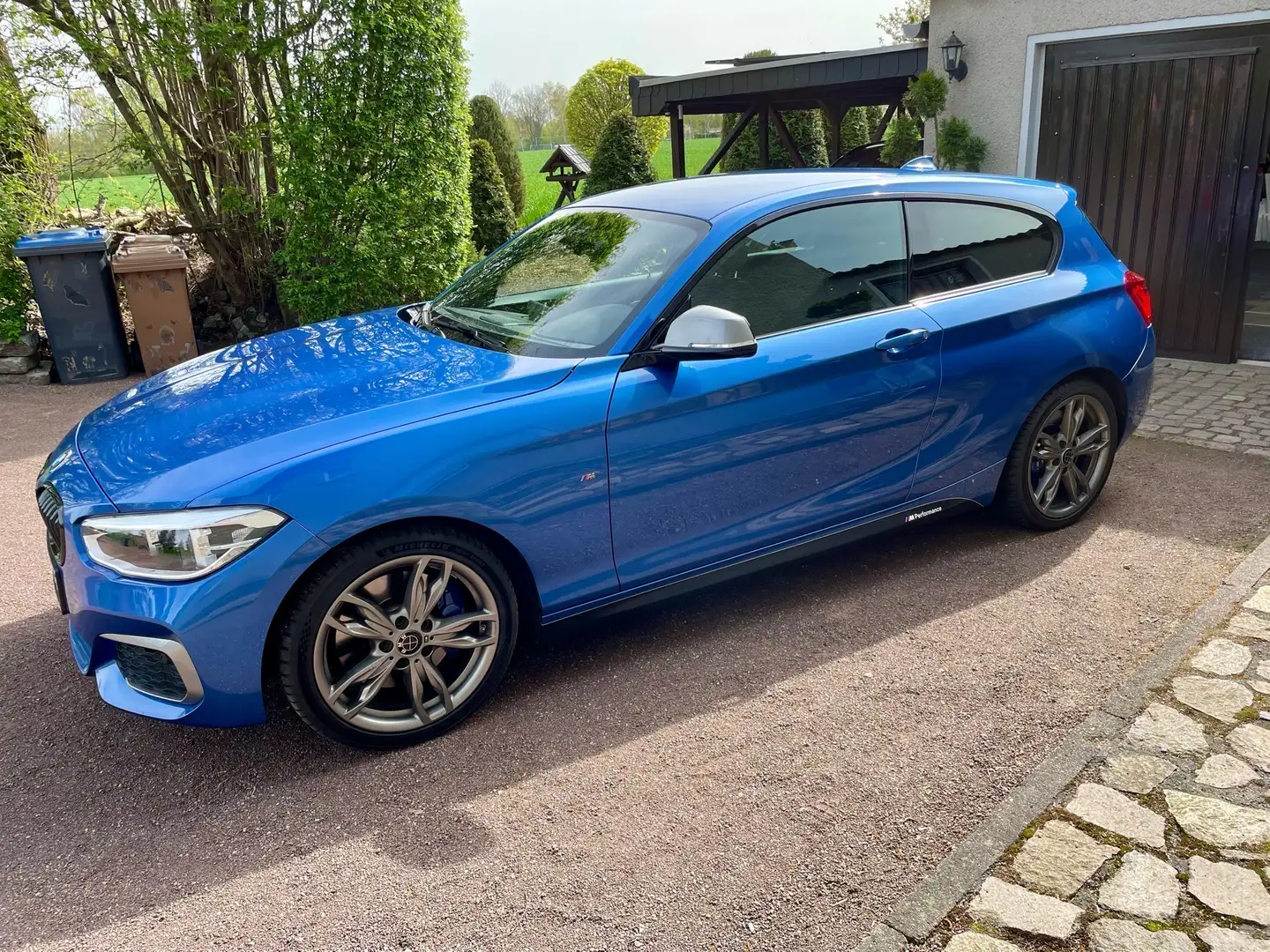 BMW 140 M140i xDrive Sport-Aut. *HARMAN KAR.*AKRAPOVIC* Синій - 2