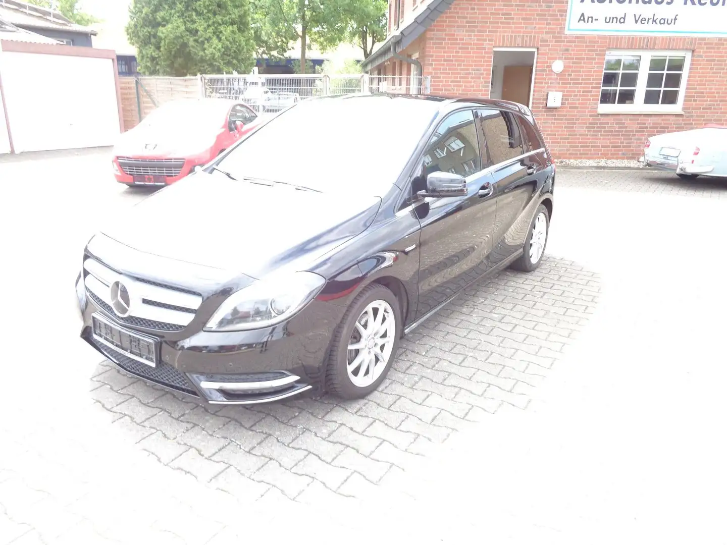 Mercedes-Benz B 180 Edit. 1, Kam, XEN, PTS, SHZ, Led, 8 fach Schwarz - 2