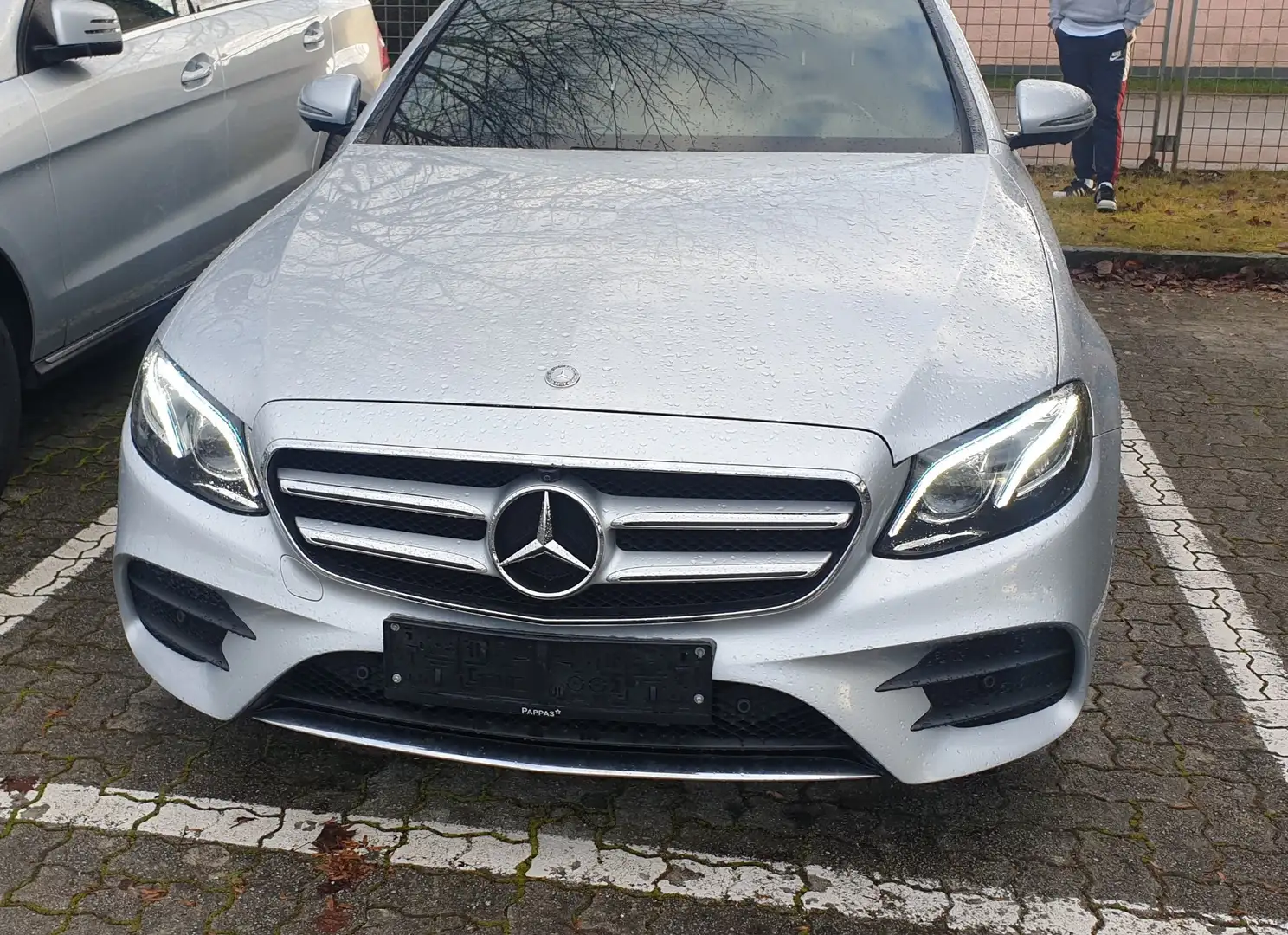 Mercedes-Benz E 220 d T Exclusive Aut. Silber - 2