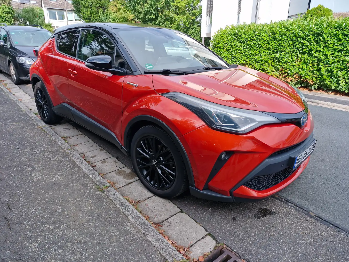 Toyota C-HR Orange Edition 2,0-l-VVTi Hybrid Orange - 1