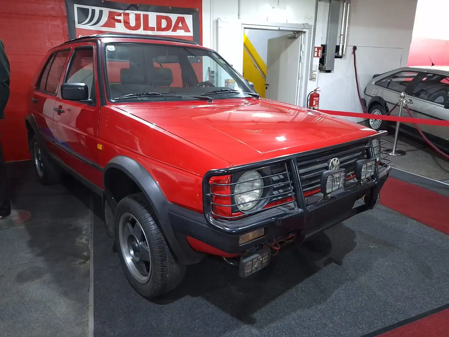 Volkswagen Golf Country 1.8 SYNCRO 19L Rot - 2