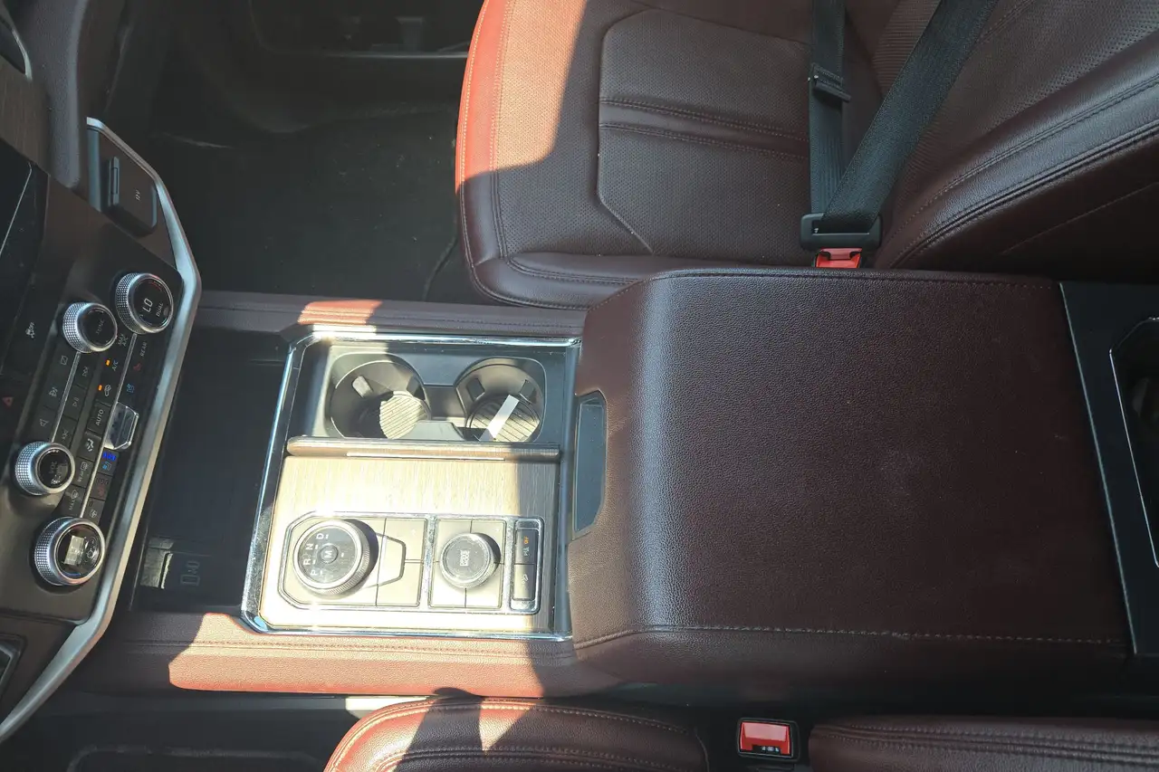 Ford Expedition снимка Ford Expedition