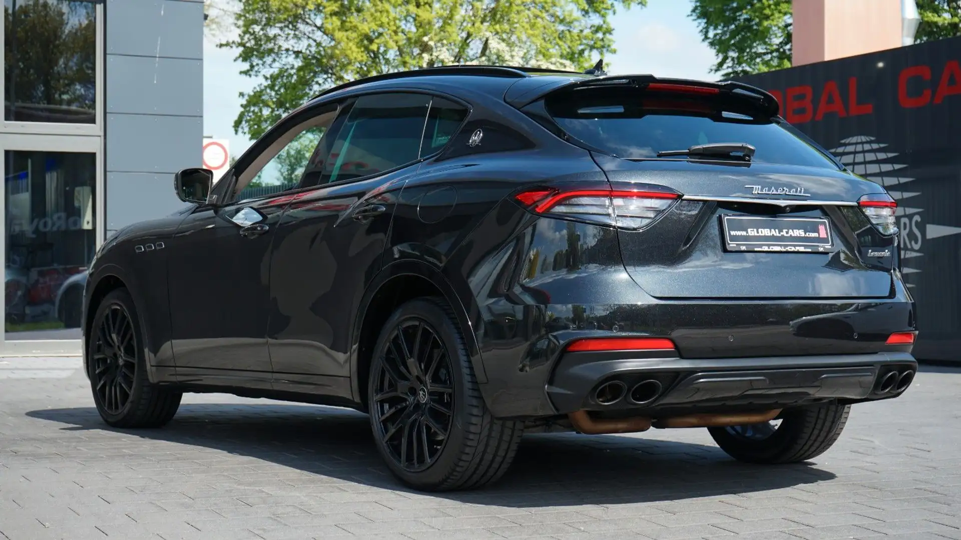 Maserati Levante LEVANTE GTS Q4 V8*PANO*LEDER BEIGE*21"ALU* Schwarz - 2