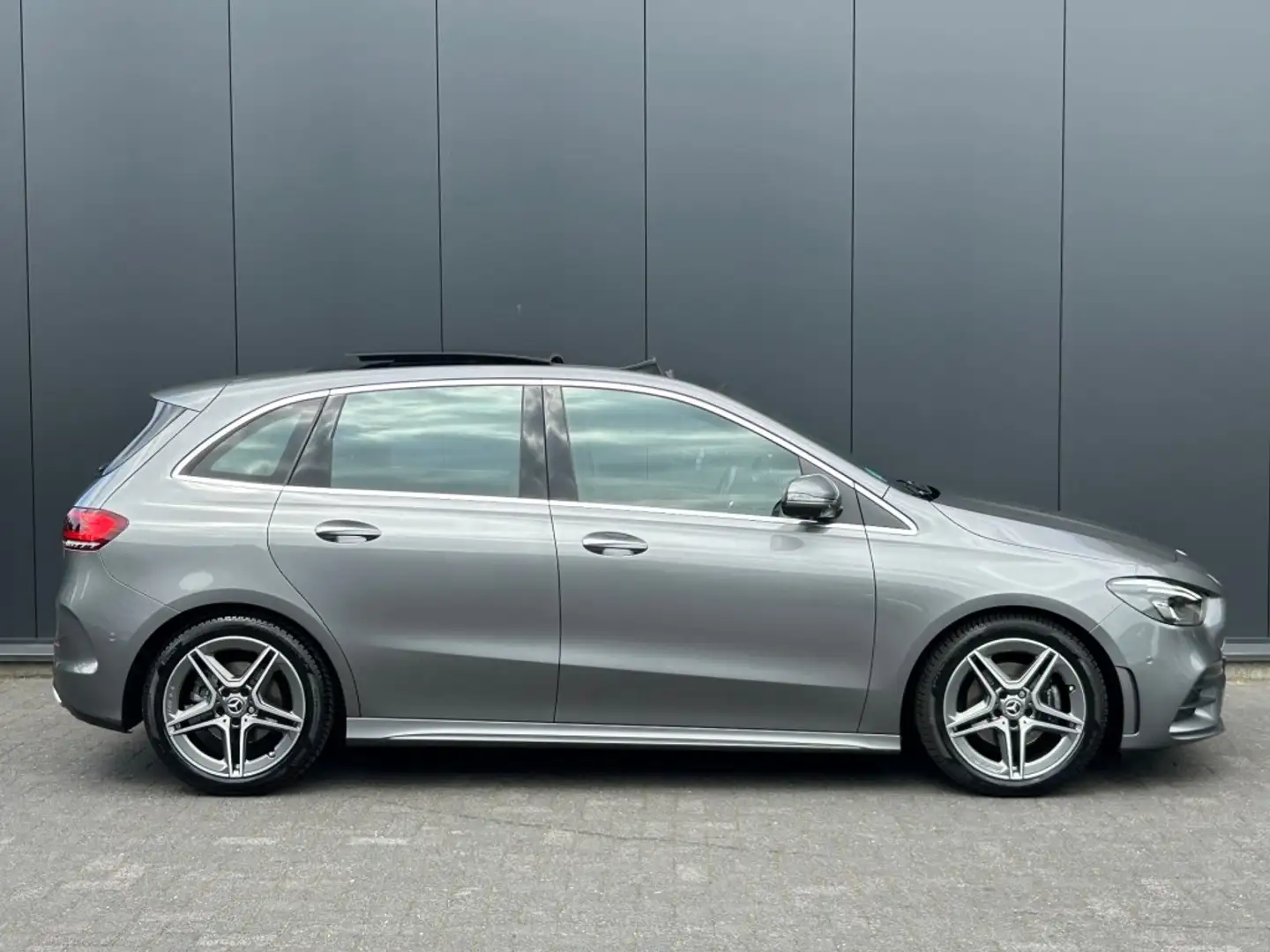 Mercedes-Benz B 200 B 200 AMG Line P-dak LED Camera Sfeerlicht Distron Grijs - 2