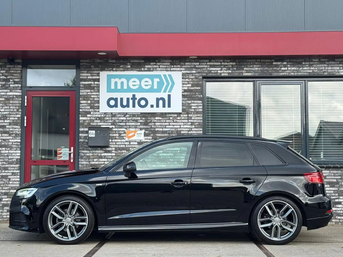 Audi A3 Sportback 35 TFSI 3x S-LINE l VIRTUAL l BLACK OPTI Zwart - 2