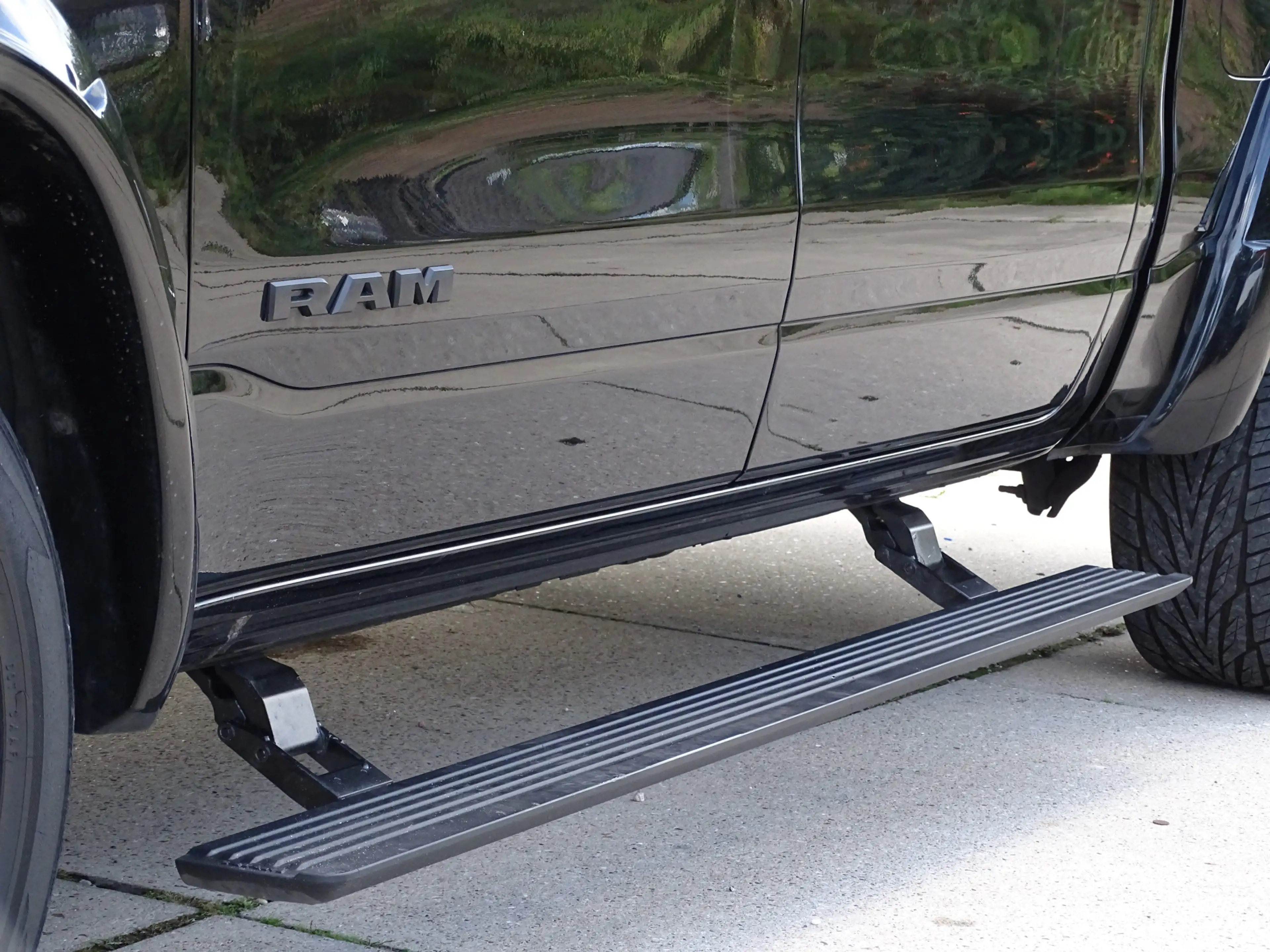 Dodge RAM 1500 5.7 V8 4x4 Crew Cab Limited — photo 12