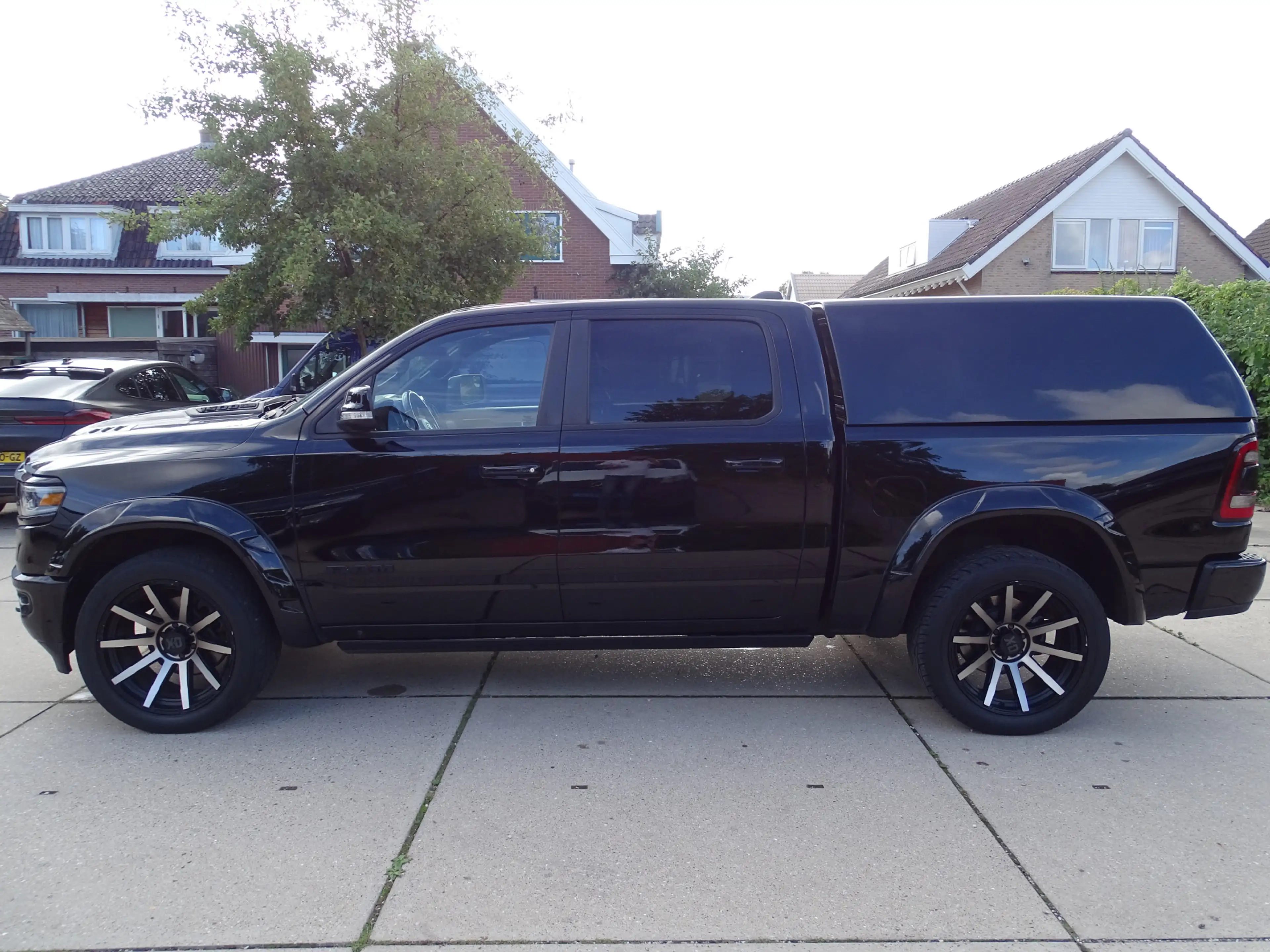 Dodge RAM 1500 5.7 V8 4x4 Crew Cab Limited — photo 14