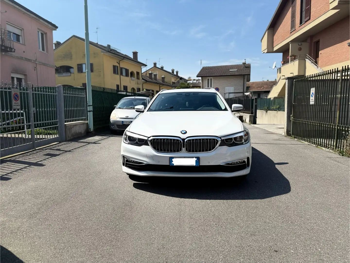 BMW 530 530d Touring Luxury 265cv auto Wit - 2