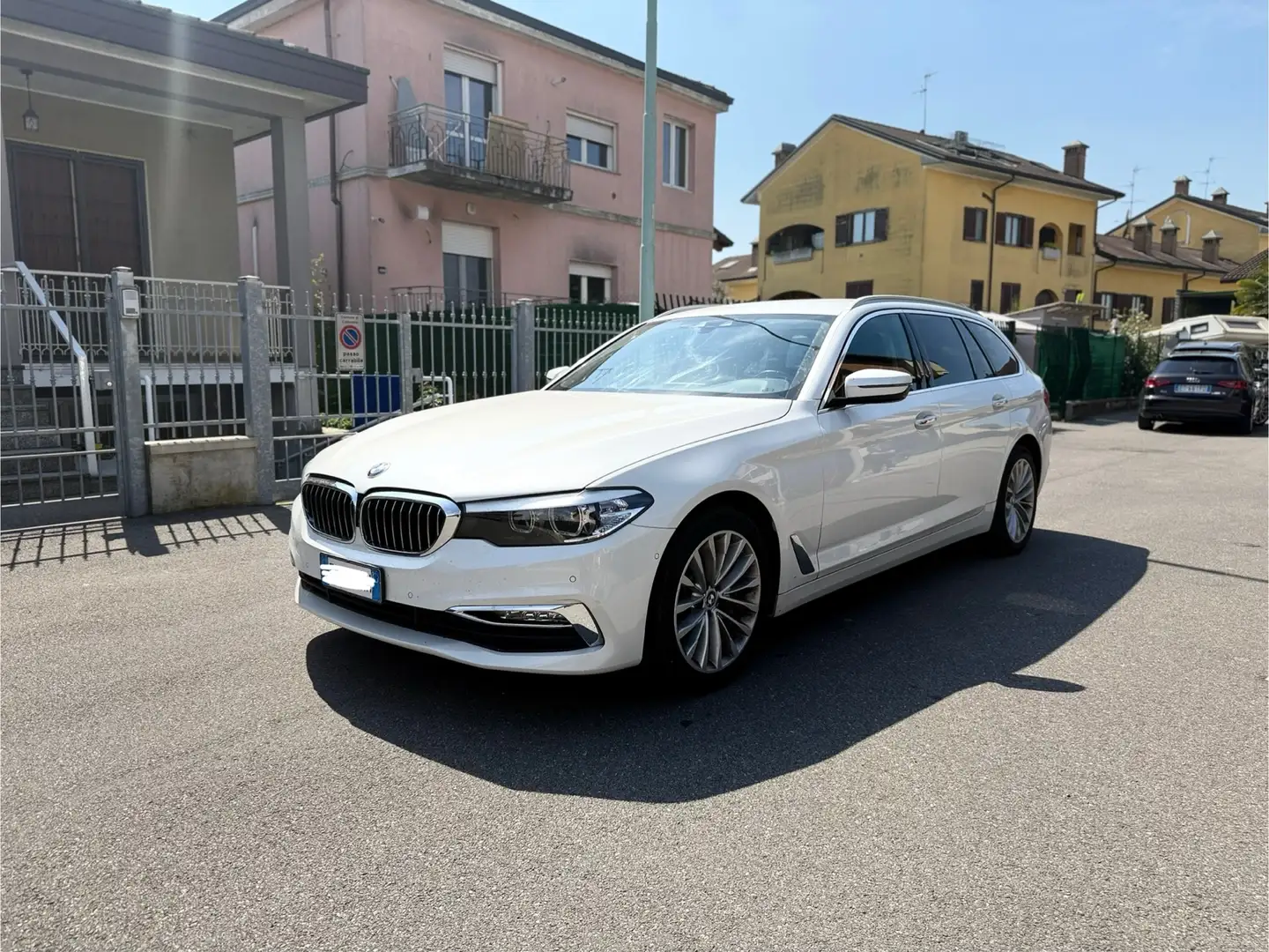 BMW 530 530d Touring Luxury 265cv auto Wit - 1