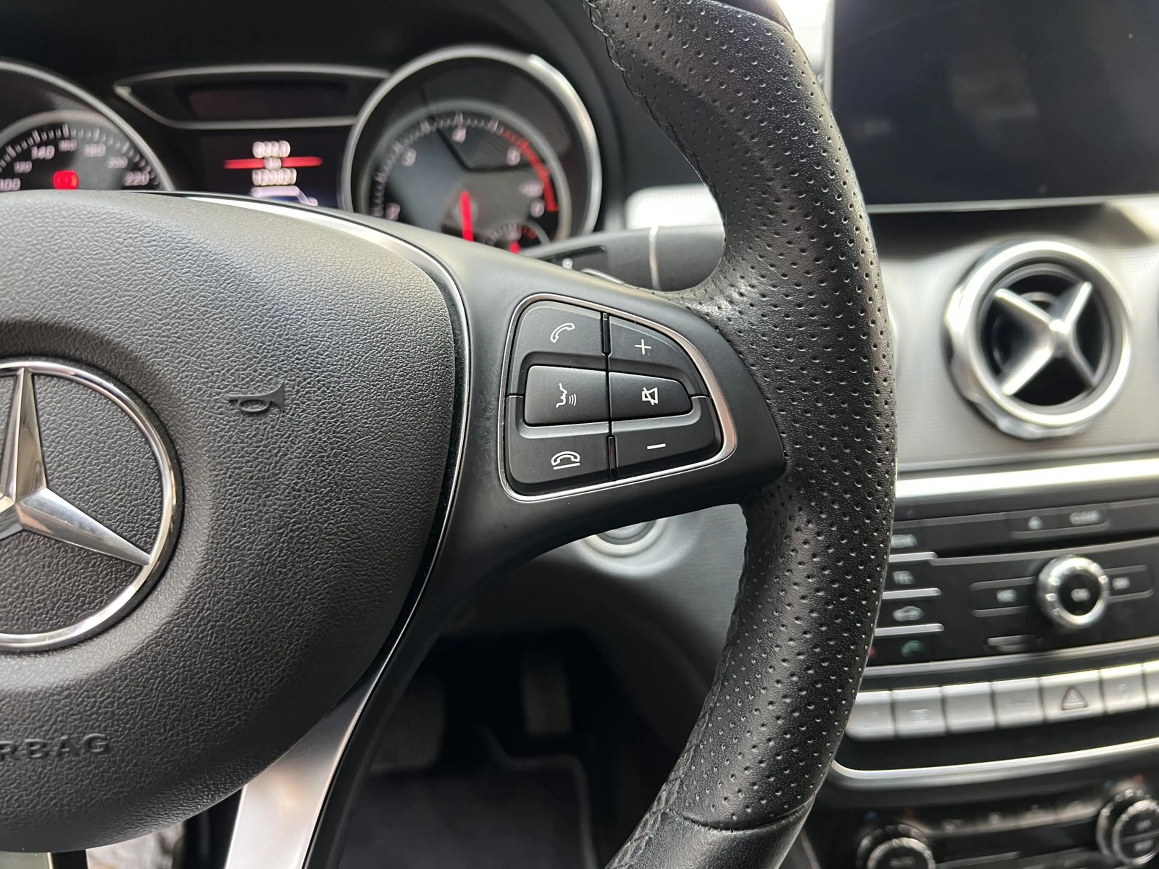 Mercedes-Benz GLA 220 GLA GLA 220d CDI 4M Aut Urban Navi Kamera — photo 13
