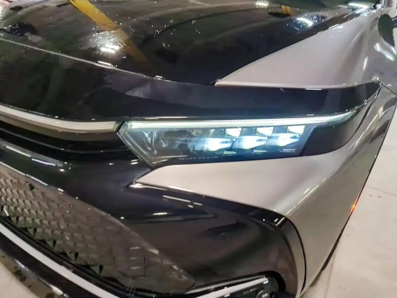Toyota Crown снимка Toyota Crown