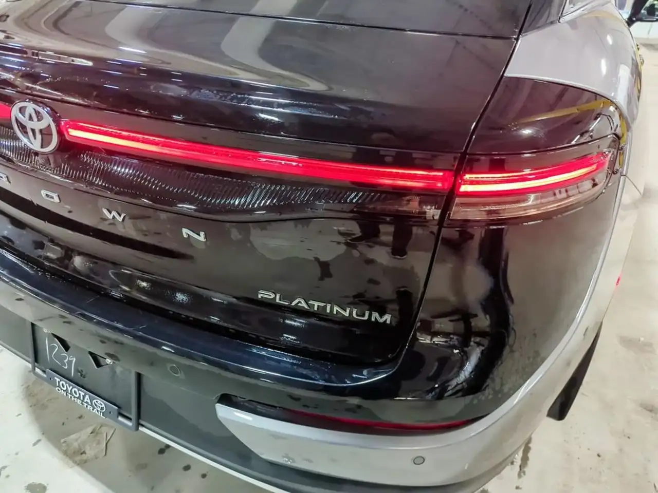 Toyota Crown снимка Toyota Crown