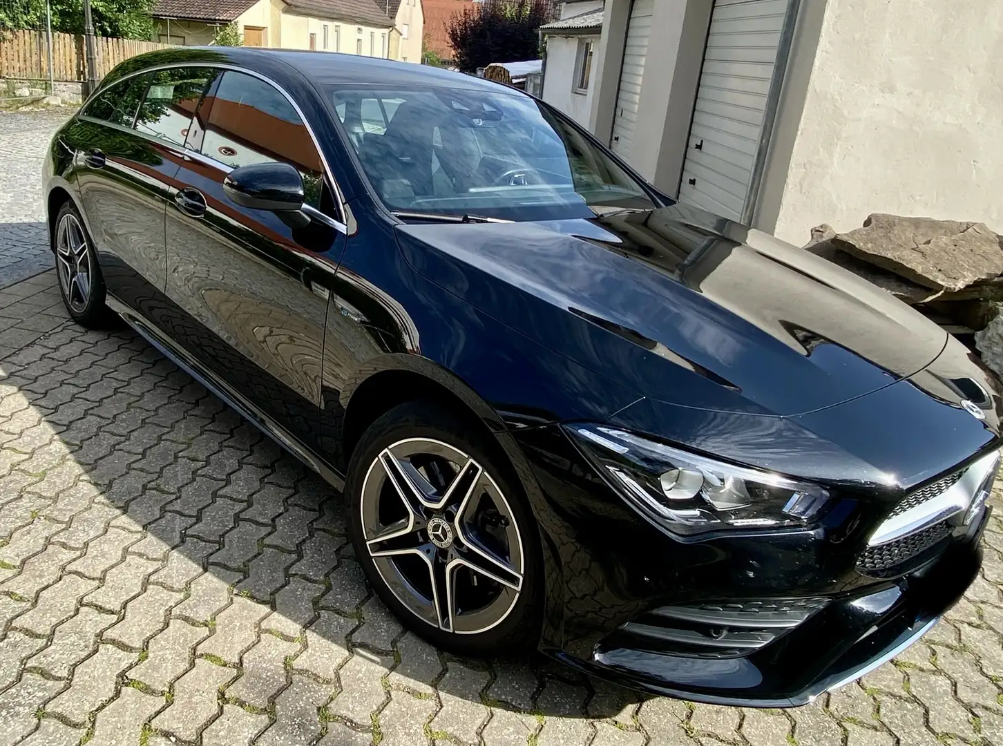 Mercedes-Benz CLA 250 CLA 250 e Shooting Brake AMG Line Schwarz - 1