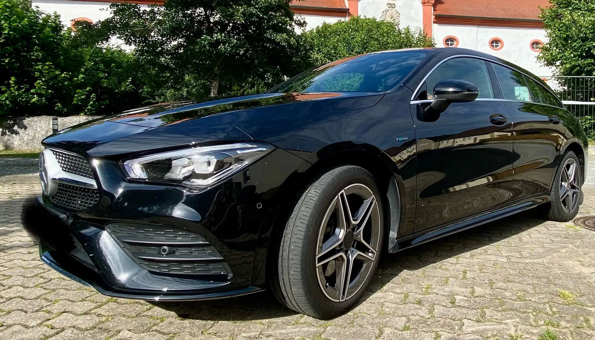 Mercedes-Benz CLA 250 CLA 250 e Shooting Brake AMG Line Schwarz - 2